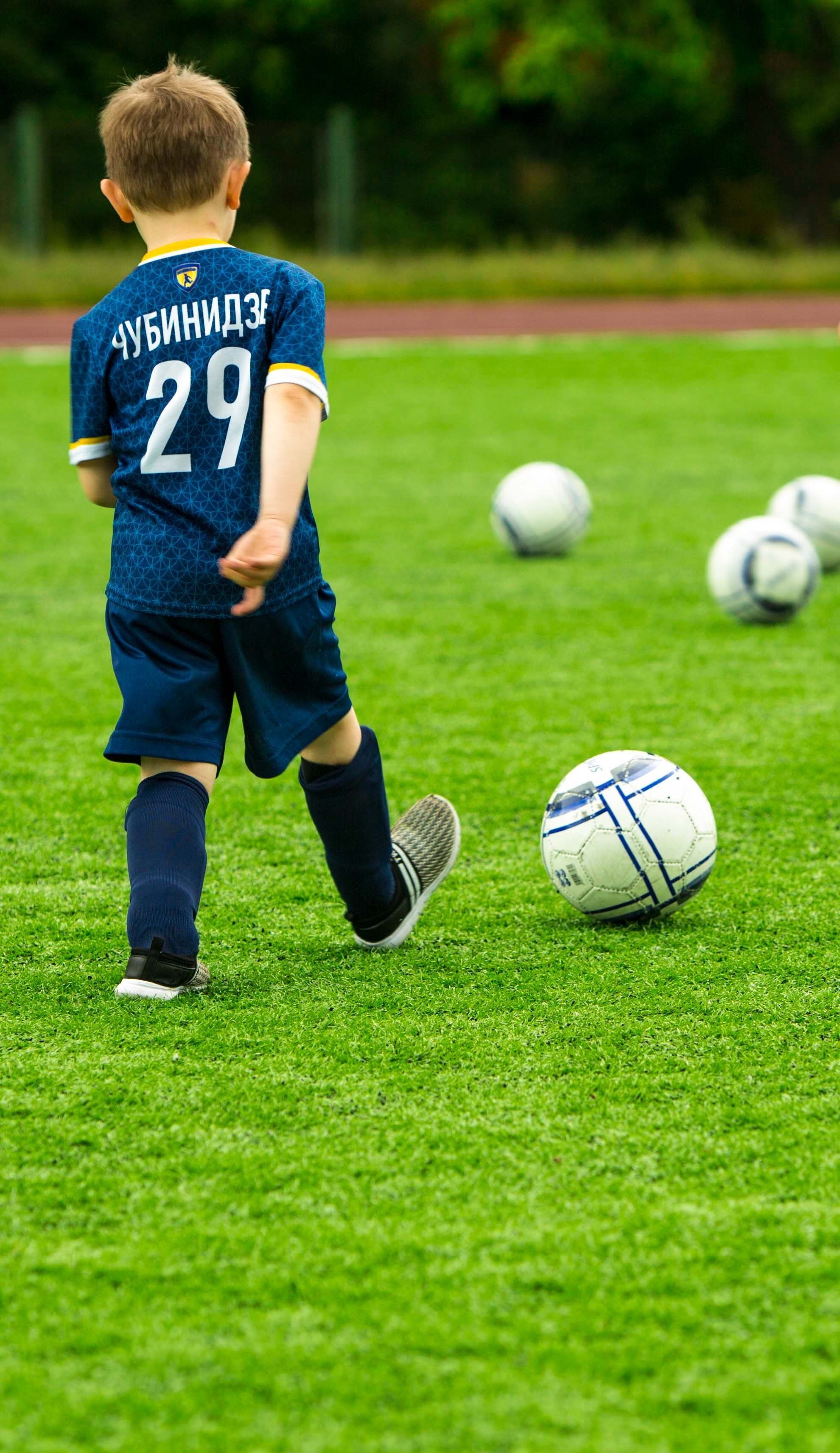 Футбольная школа «Юниор» — фото тренировок и игр. Выпускные альбомы для школы и детского сада — школьный фотограф Подольск, Троицк, Щербинка, Москва