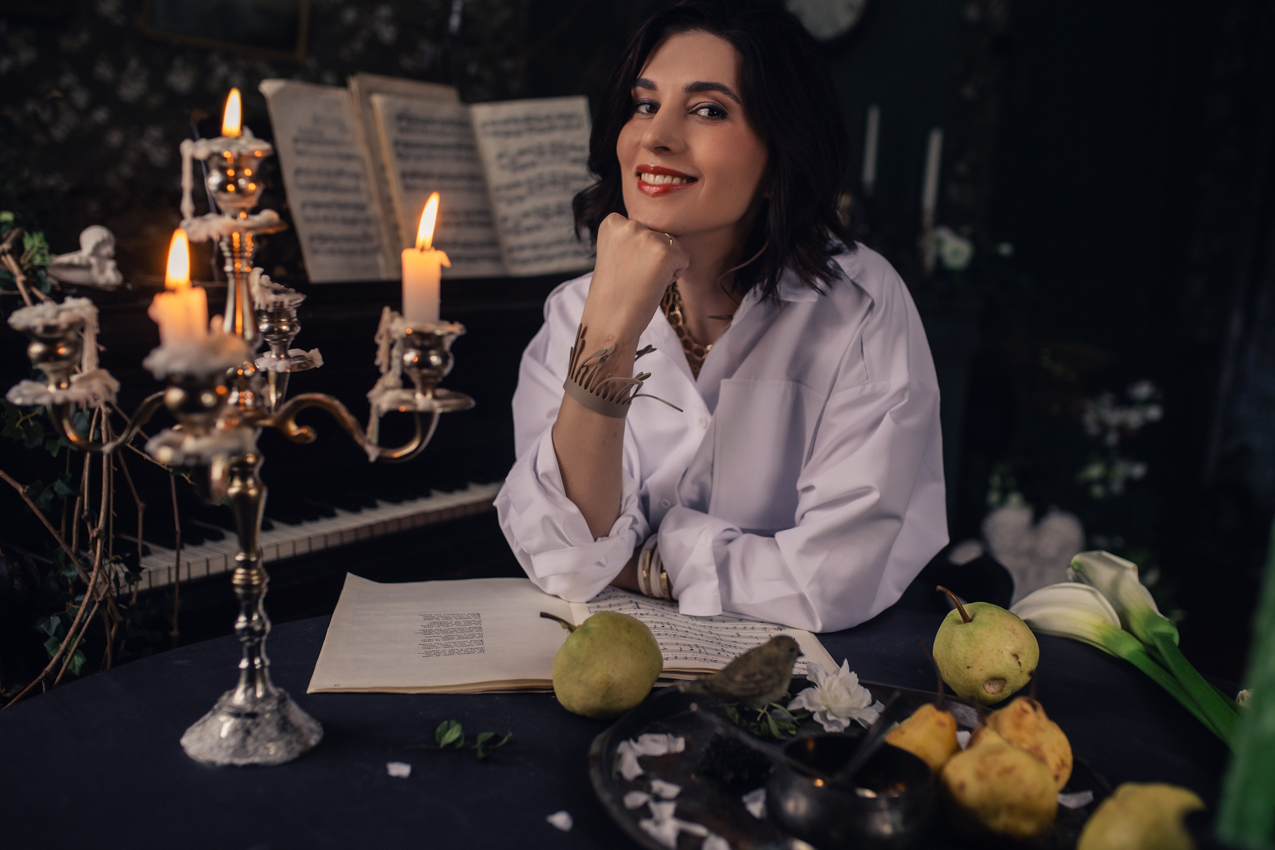 Ольга в комнате с роялем. Фотограф в Москве Наталья Спиридонова