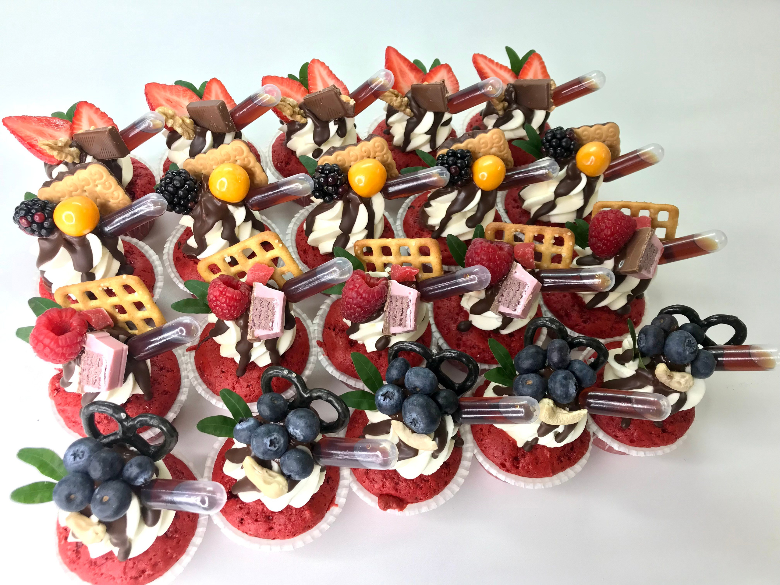 Капкейки фуршетные с алкоголем. Katyasugarsugar капкейки, зефир, торты Москва