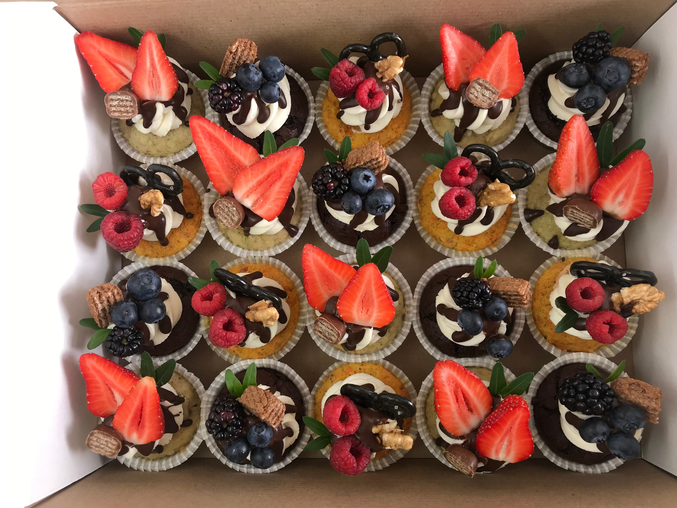 Капкейки фуршетные. Katyasugarsugar капкейки, зефир, торты Москва