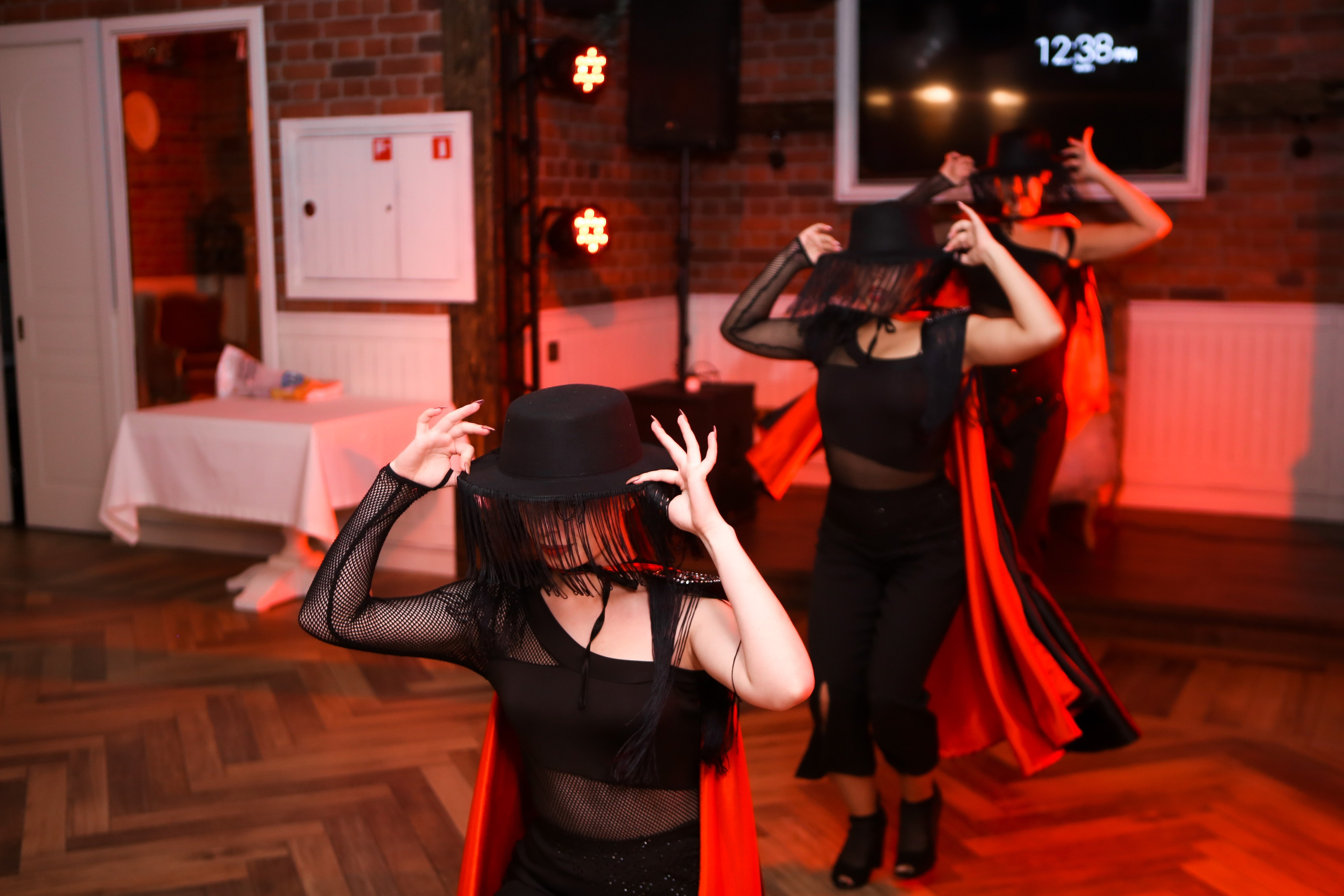 Выступления на банкетных площадках. Танцевальная шоу-группа «GRANAT»