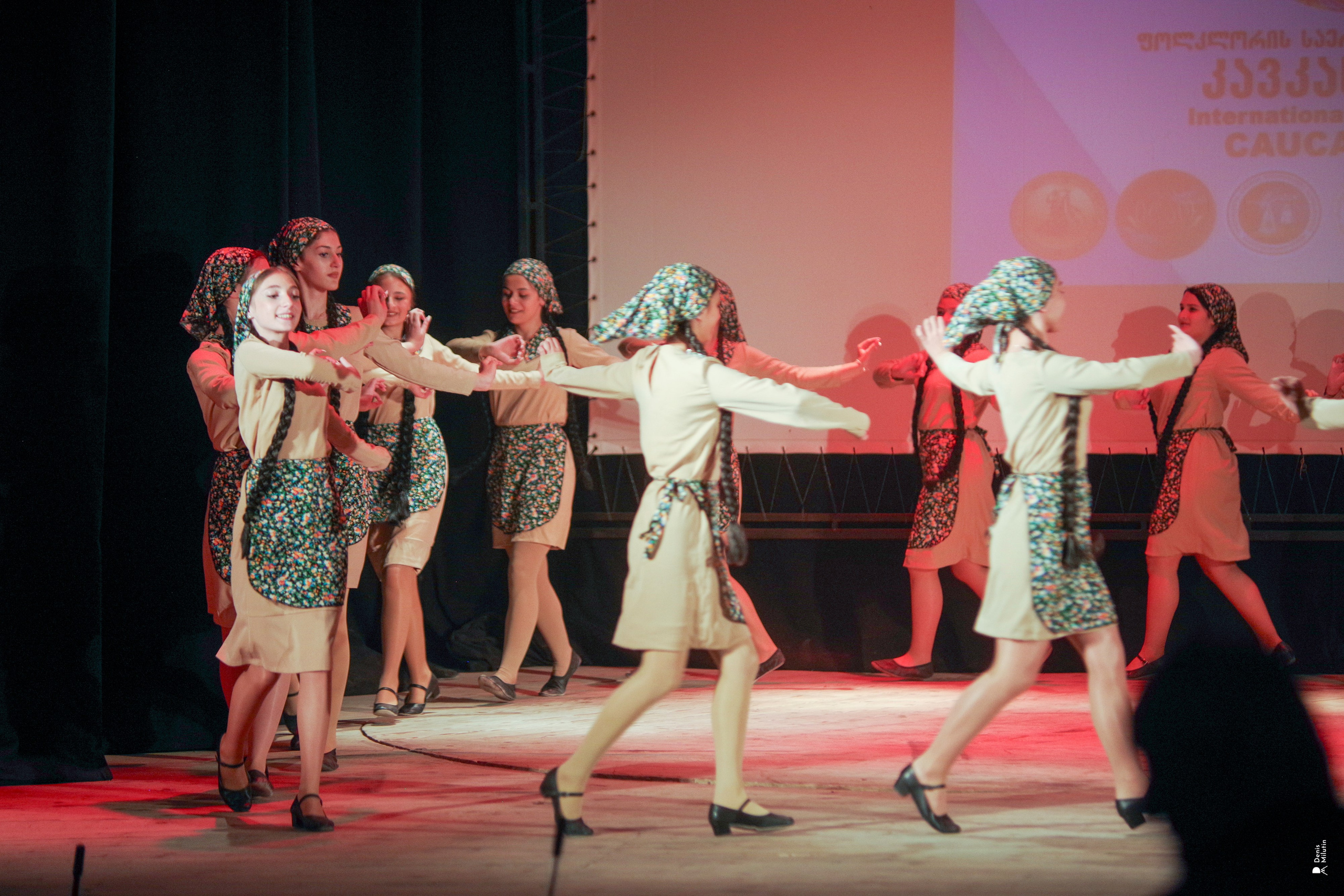 Танцы в прекрасном Они. Портретный фотограф Денис Милютин