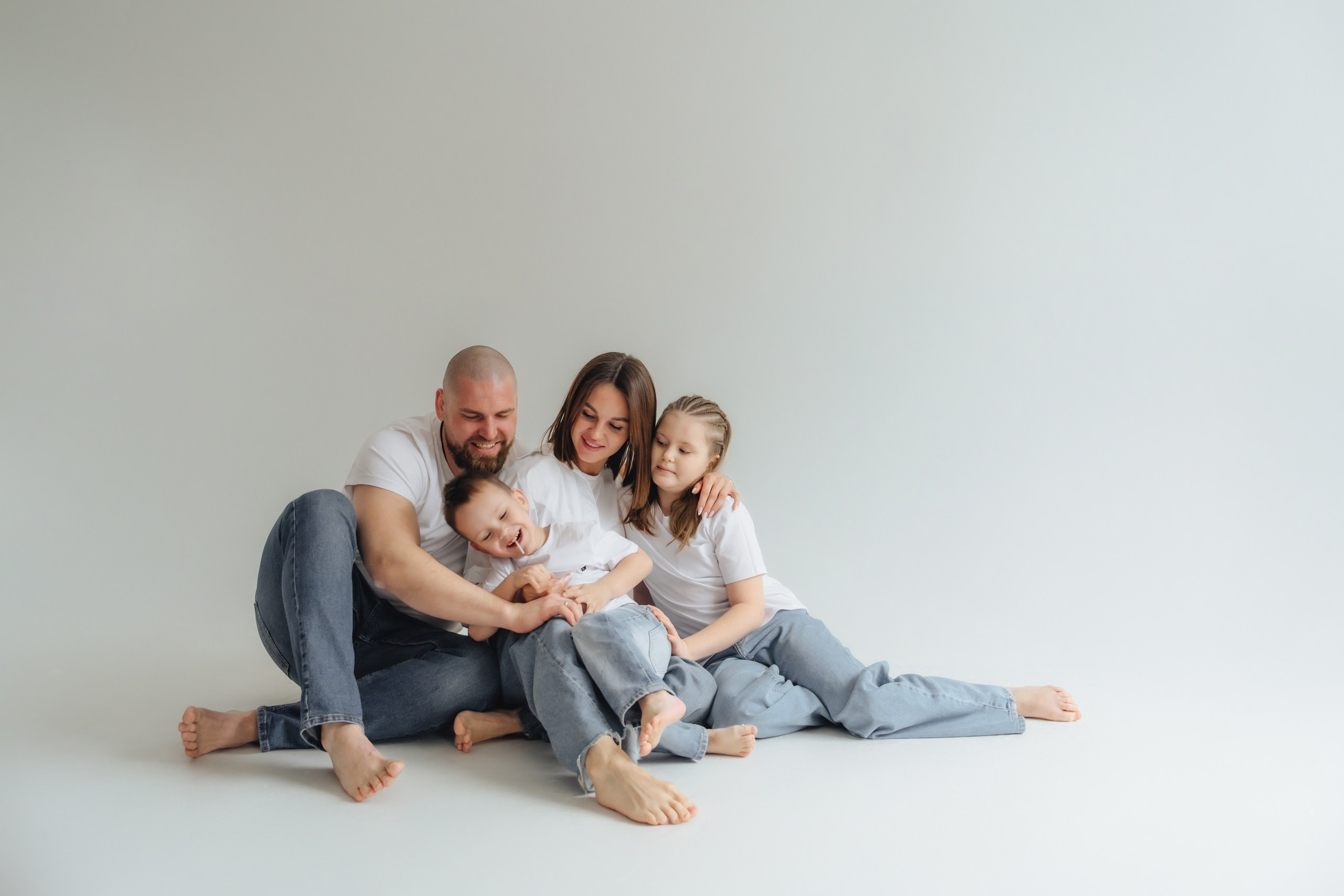 На однотонном фоне. Евгений Щетников Фотограф-Тюмень