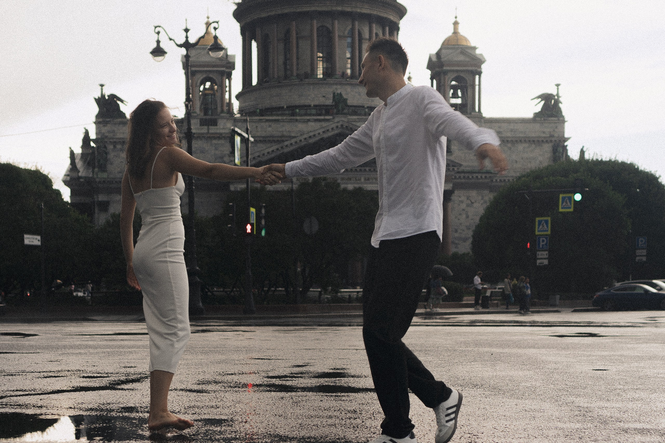 СВАДЕБНАЯ ФОТОСЕСИСИЯ В МЕТРО И ВОЗЛЕ ИСАКИЕВСКОГО СОБОРА В ДОЖДЬ. Профессиональный фотограф, Санкт-Петербург — Виктория Богомолова