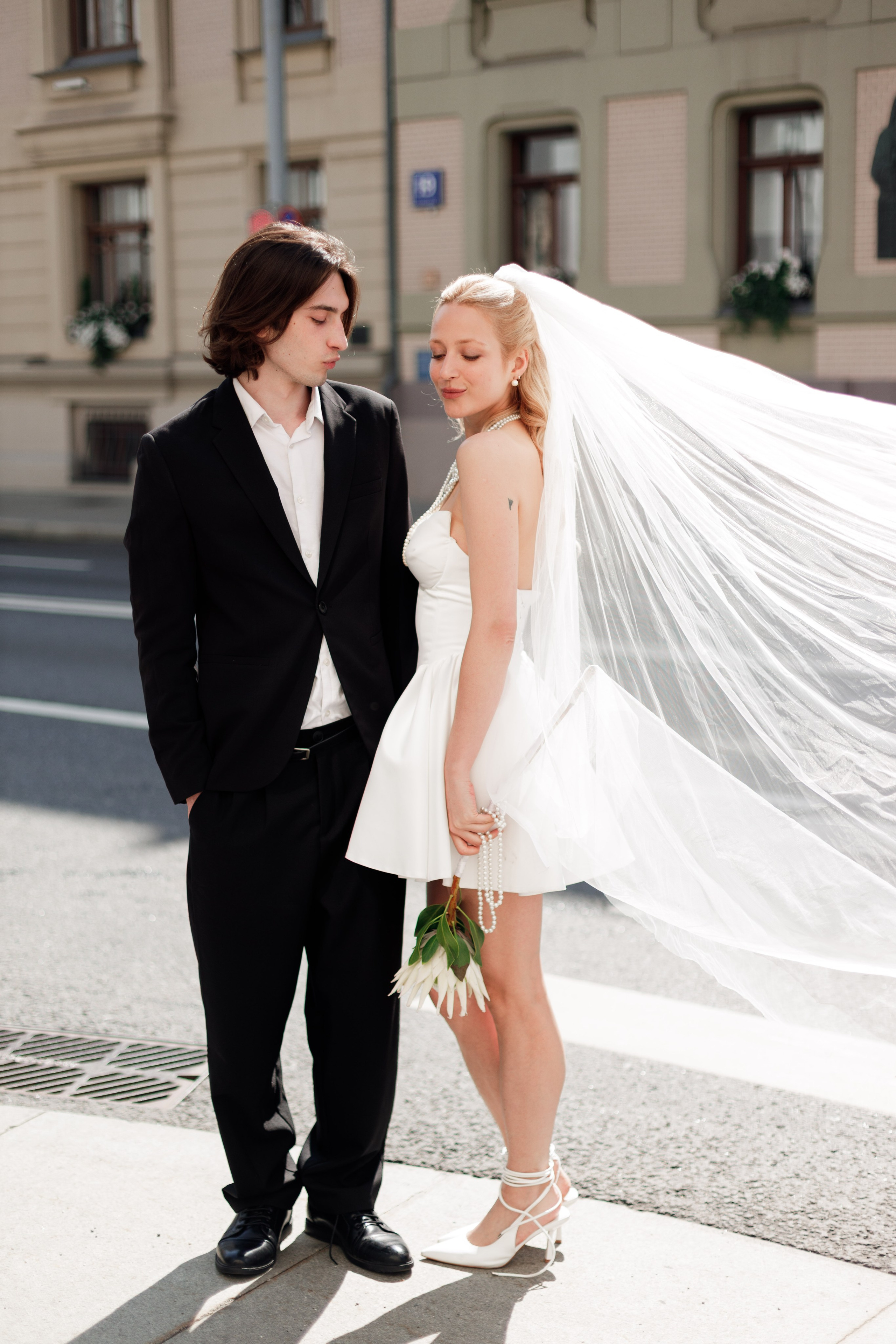 Свадебная фотосессия с автомобилем в центре Москвы, фотограф свадьбам Москва