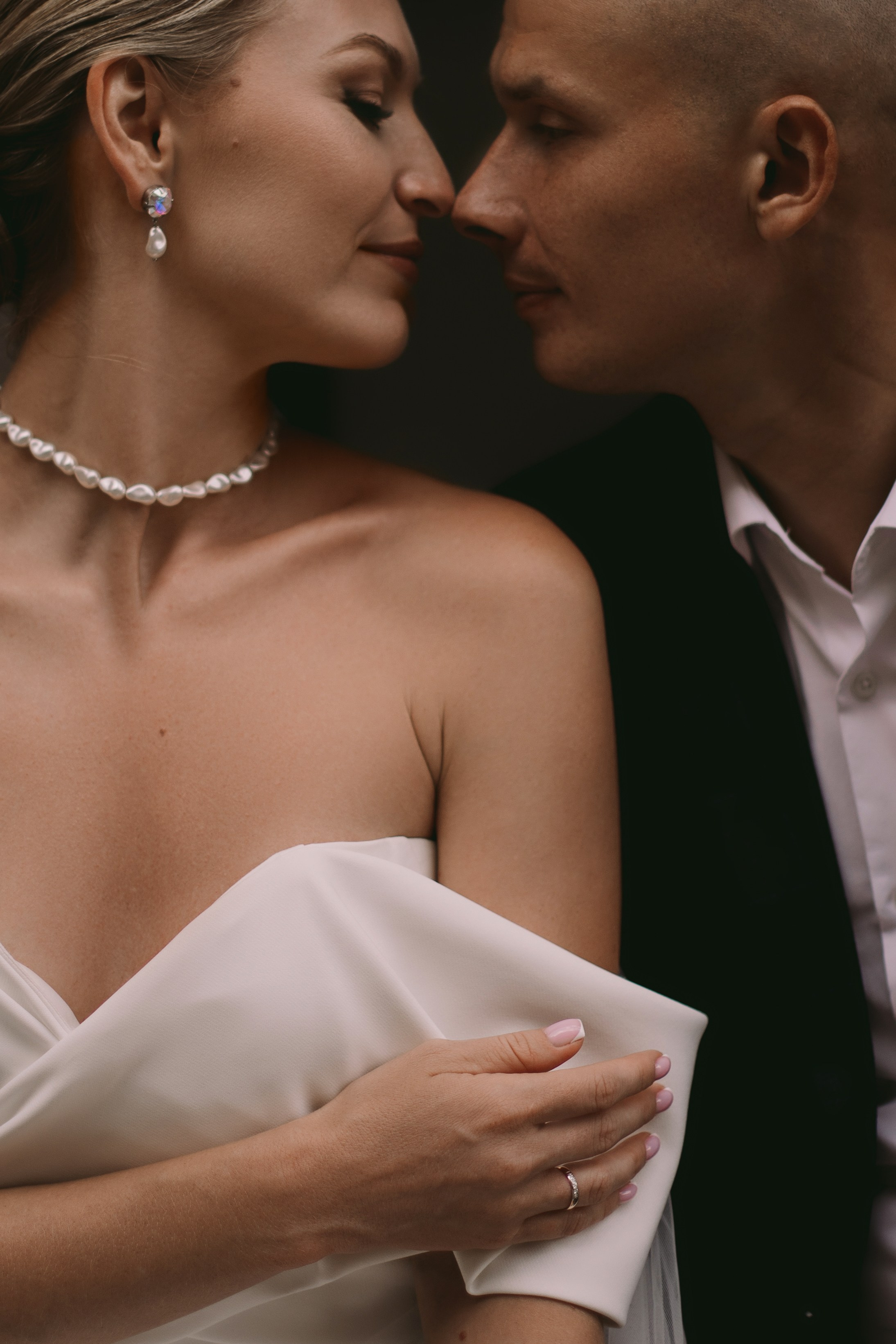 Свадебный день для двоих: сборы невесты в пятизвёздочном отеле и прогулкой пары в горах Красной поляны. Свадебный, репортажный и портретный фотограф Сочи, Краснодар. Александра Зайцева