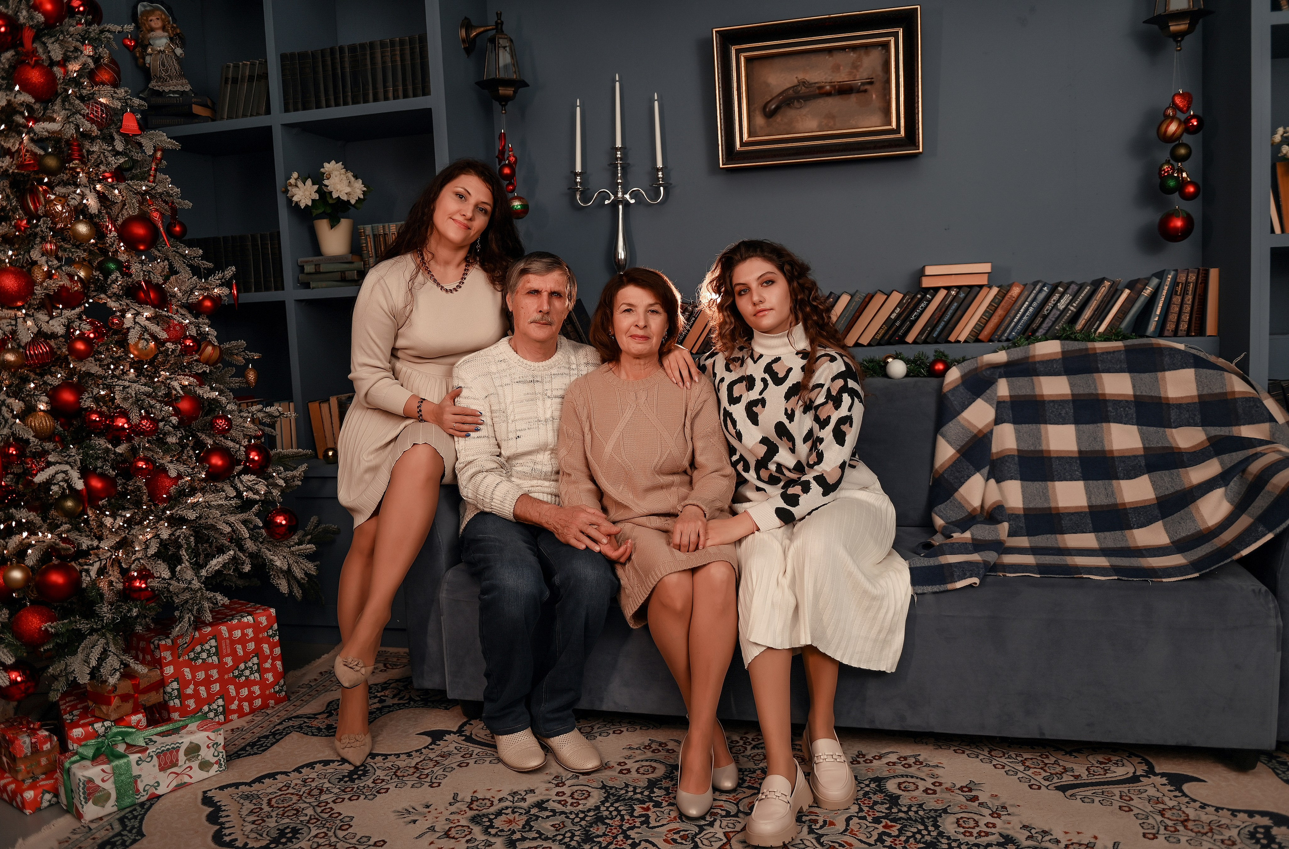 Новогодняя семейная. Свадебный, семейный, детский, контент фотограф в Омске Максим Ильин