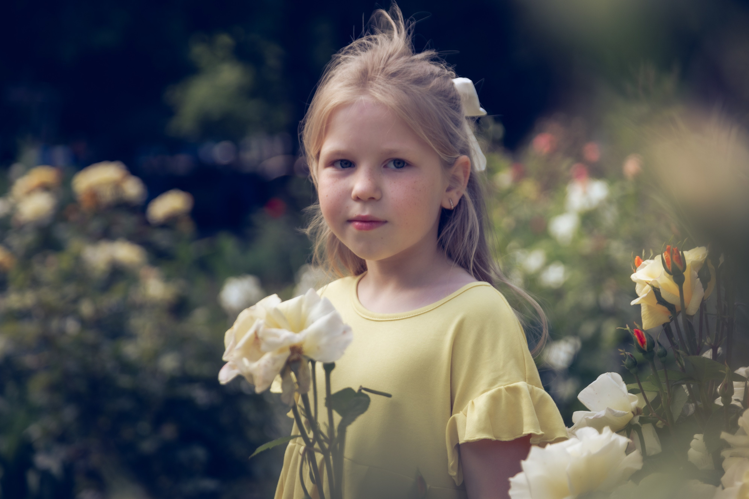 Фотосессия девочки в желтом платье г. Калнинград. Свадебный и репортажный фотограф в Москве и Московской области