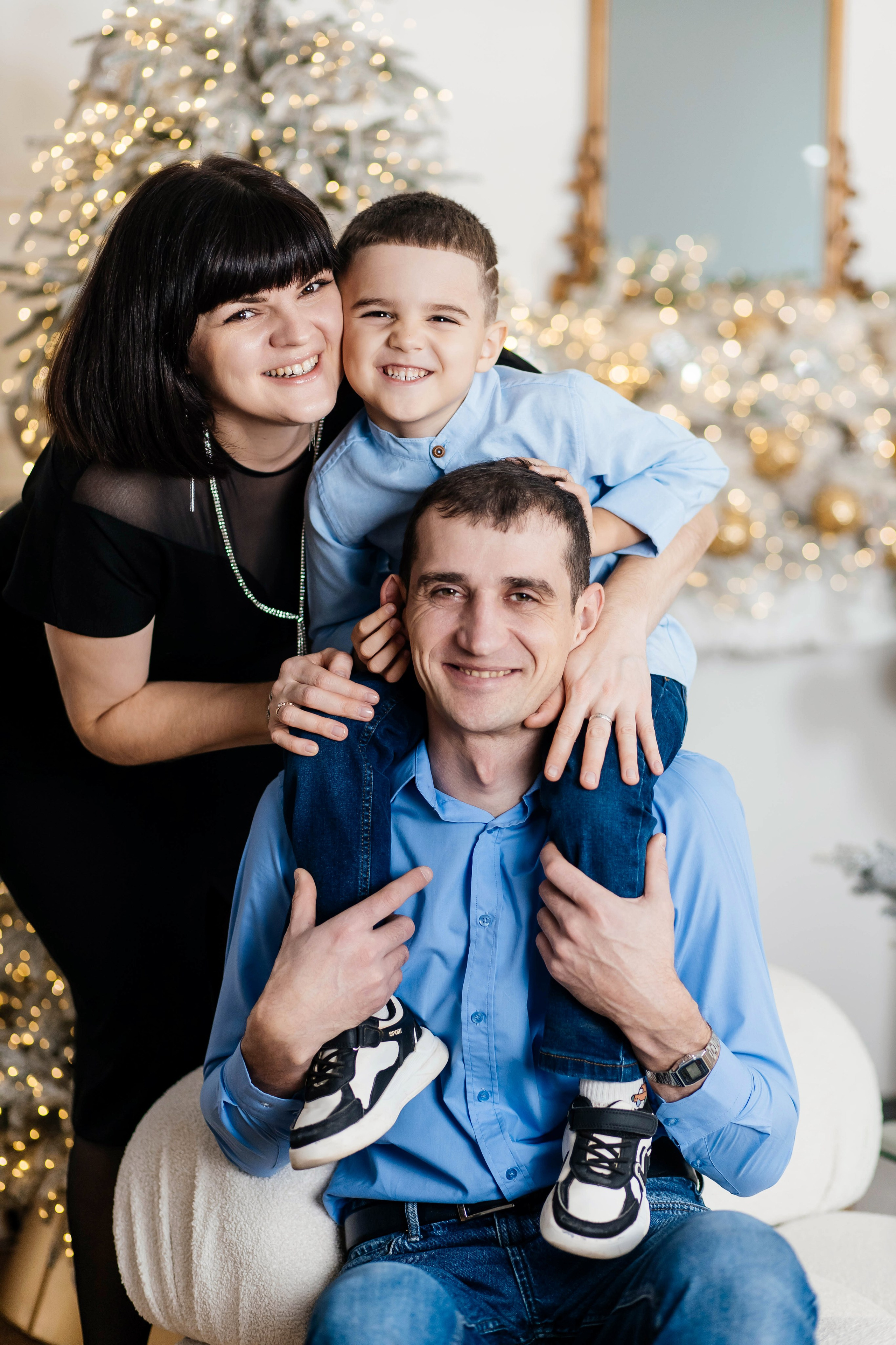 Мария, Валентин и Егорушка НГ 2026. Женский фотограф в Оренбурге Ирина Заводчикова