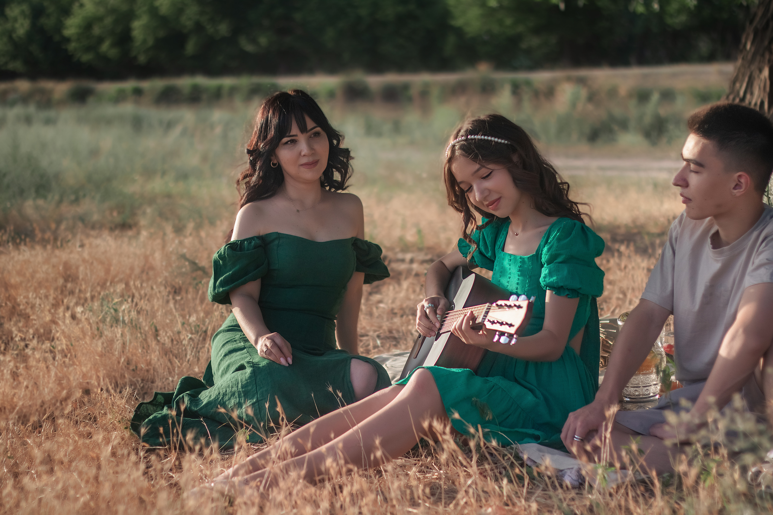 Зухра с детьми. Фотограф Анастасия, СПб: живые семейные и женские фотосессии без позирования, наполненные эмоциями