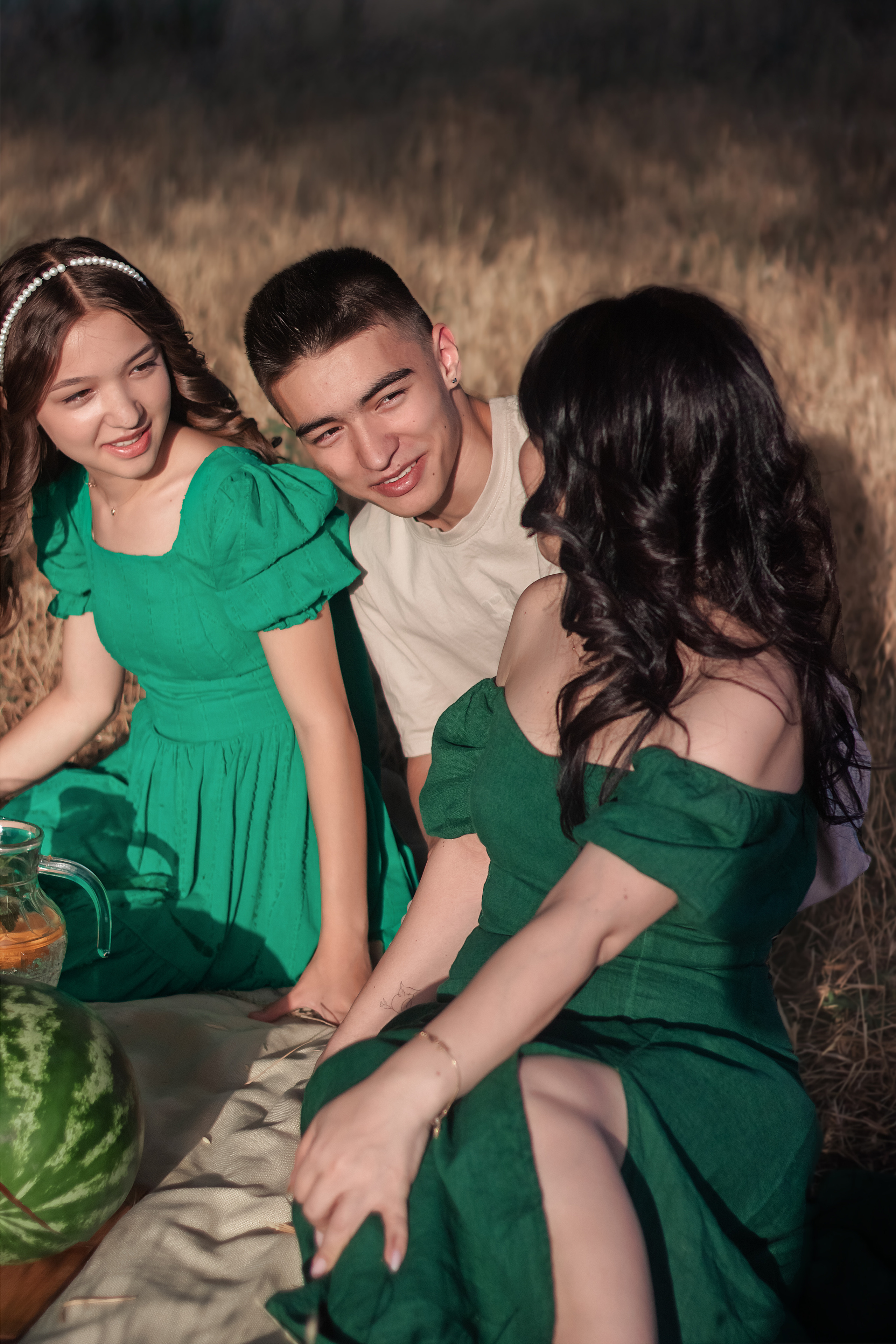 Зухра с детьми. Фотограф Анастасия, СПб: живые семейные и женские фотосессии без позирования, наполненные эмоциями