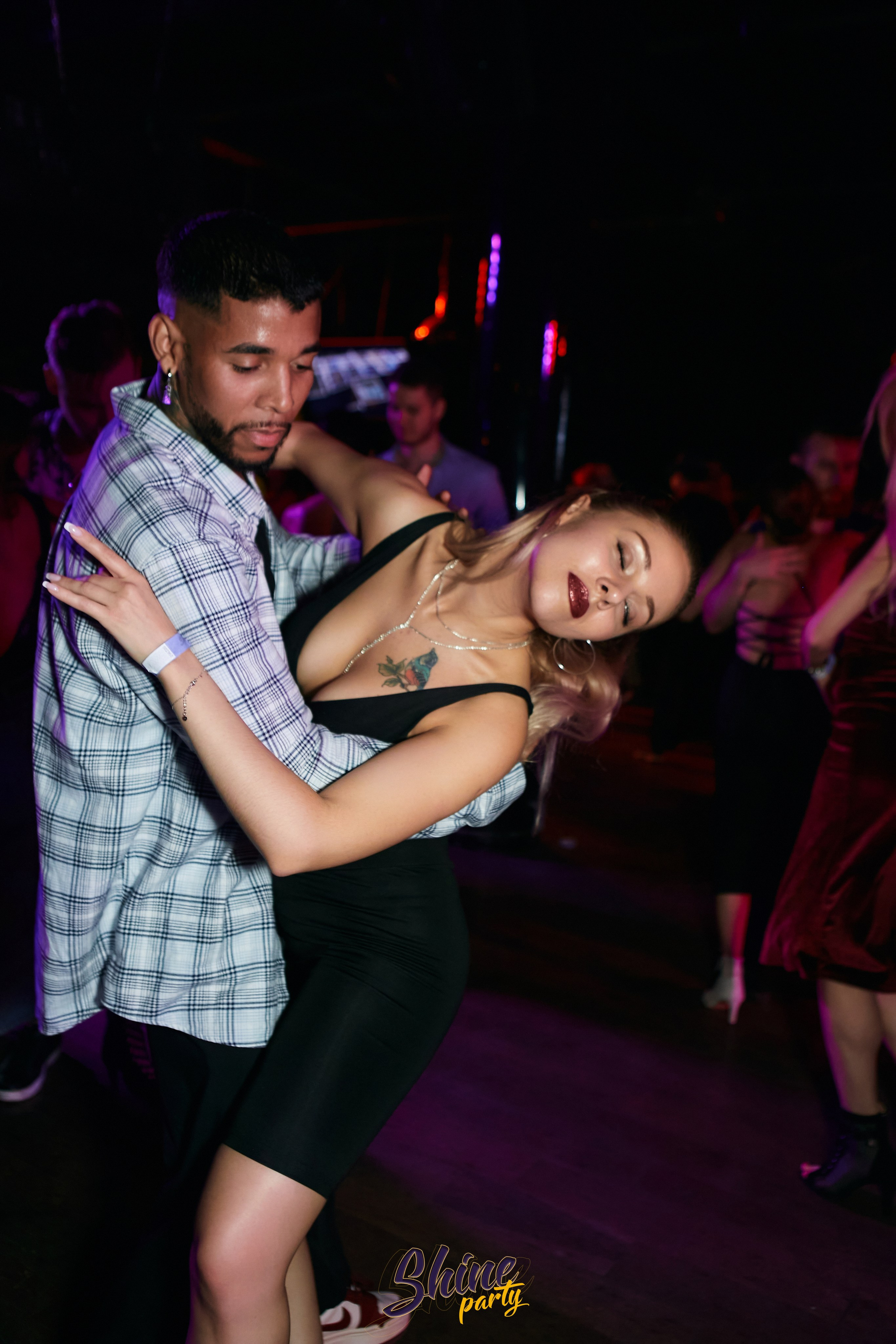 Shine party bachata. Свадебный фотограф