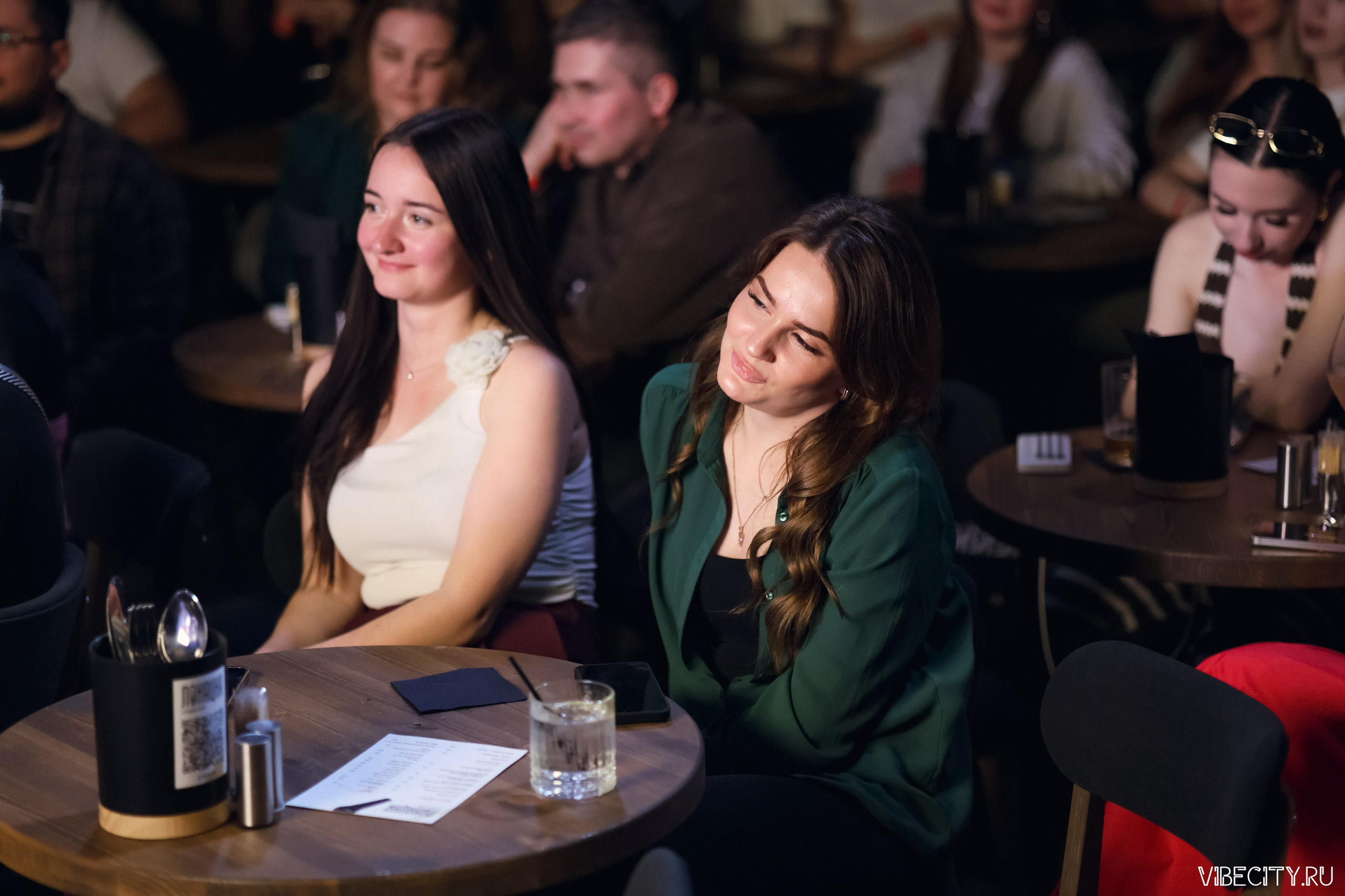 Стендап клуб Локация. VIBECITY.RU Вайб Сити Ру Фоторепортажи Фотоотчеты Калининград