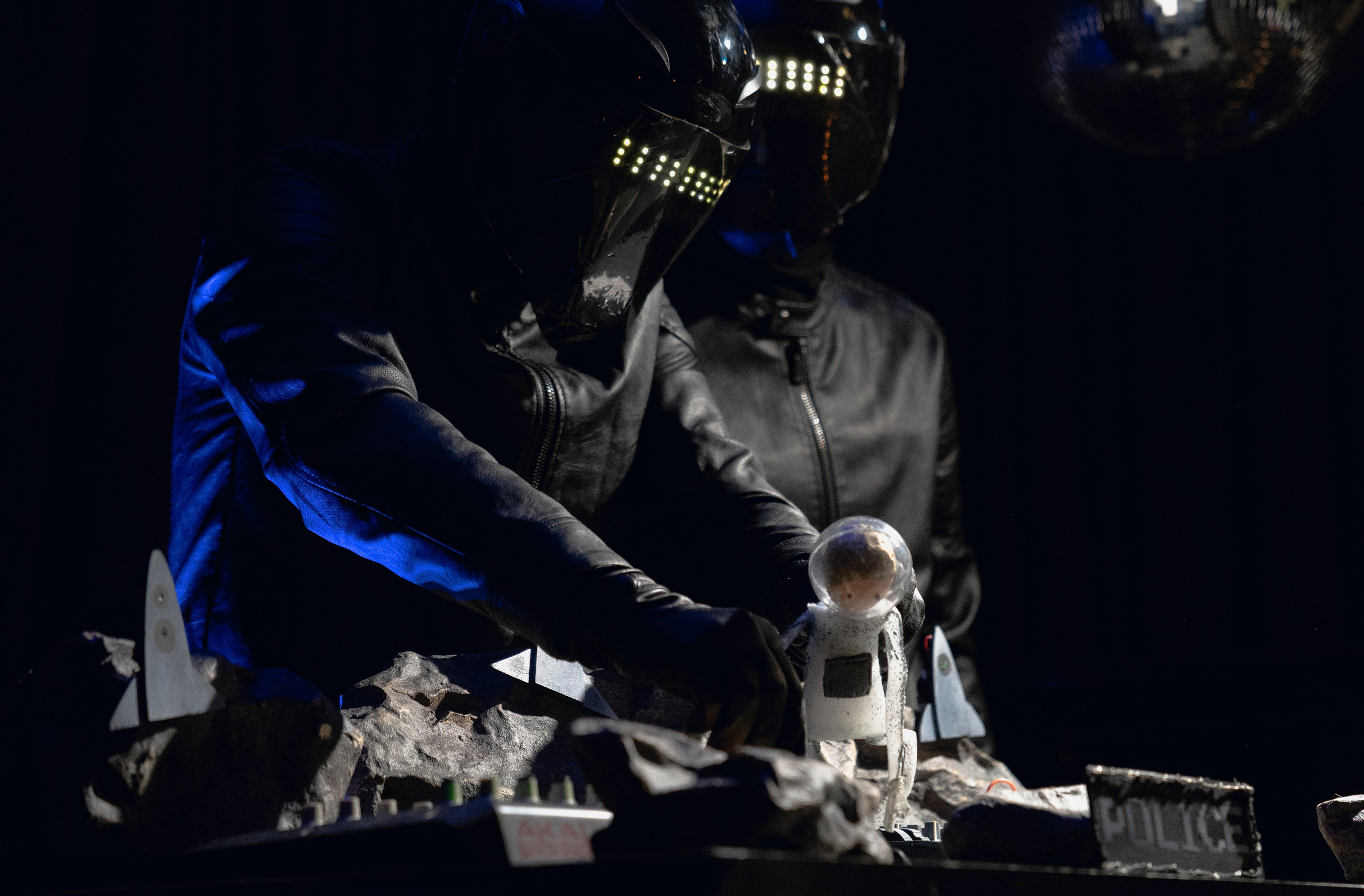 SINGLE. Режиссер и художник Алена Волкова (dir. Alena Volkova). Фотограф Ирина Соколенко Санкт-Петербург