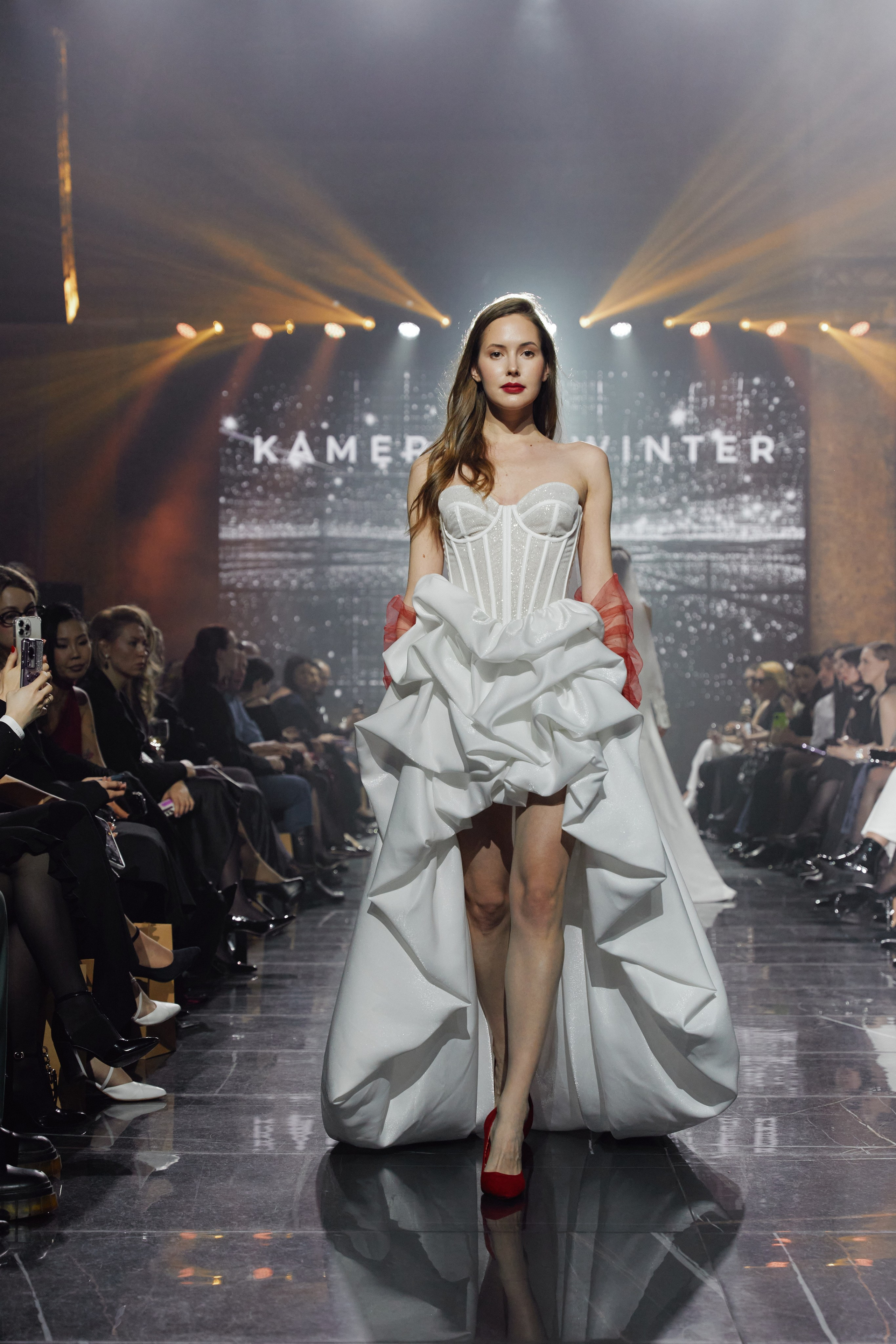 Показ KAMERGER | ODETTA. Свадебный фотограф и видеограф из Санкт-Петербурга Агарков Никита