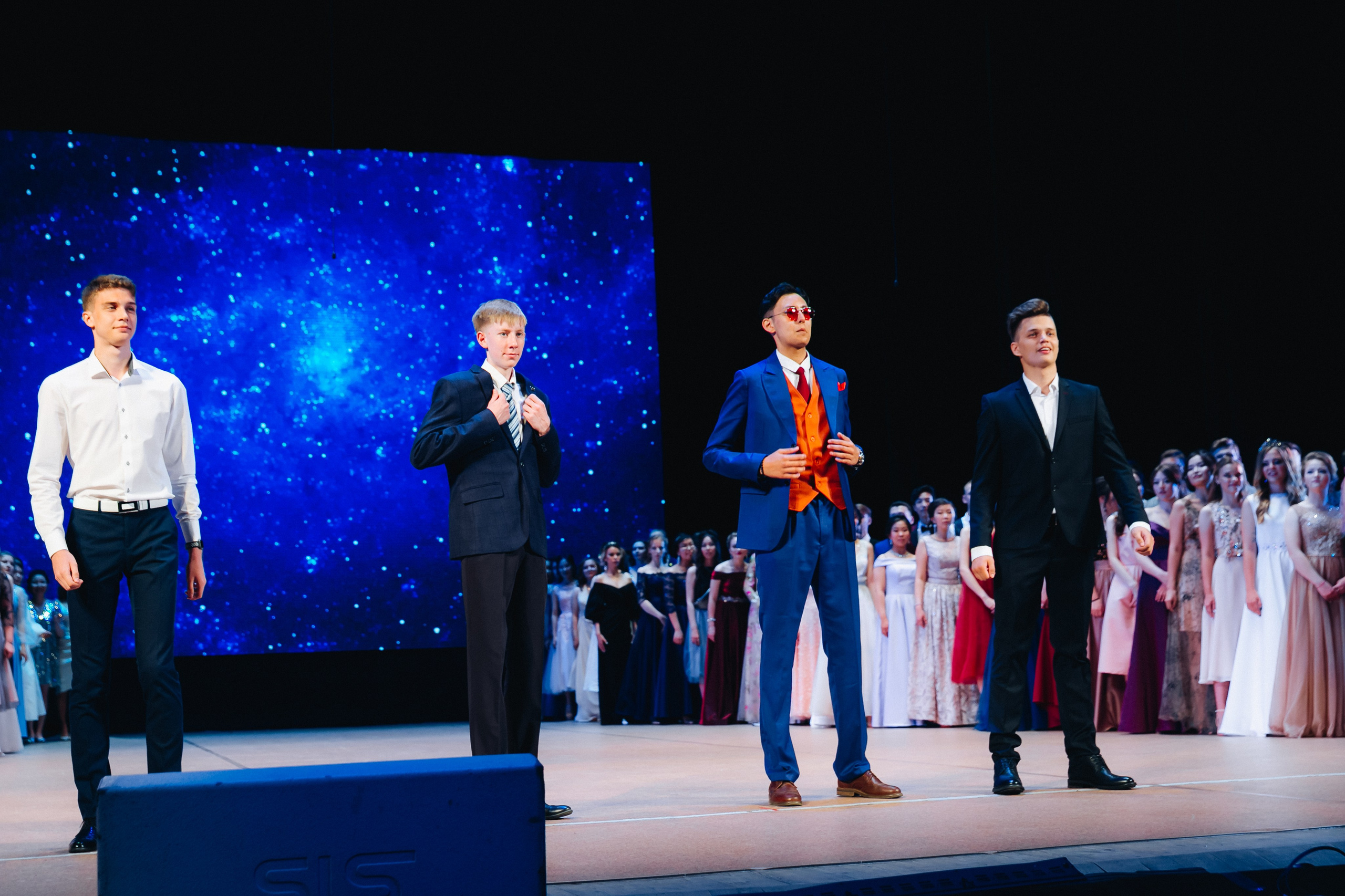 Вручение аттестатов 14 Гимназия. Свадебный и семейный фотограф в Улан-Удэ