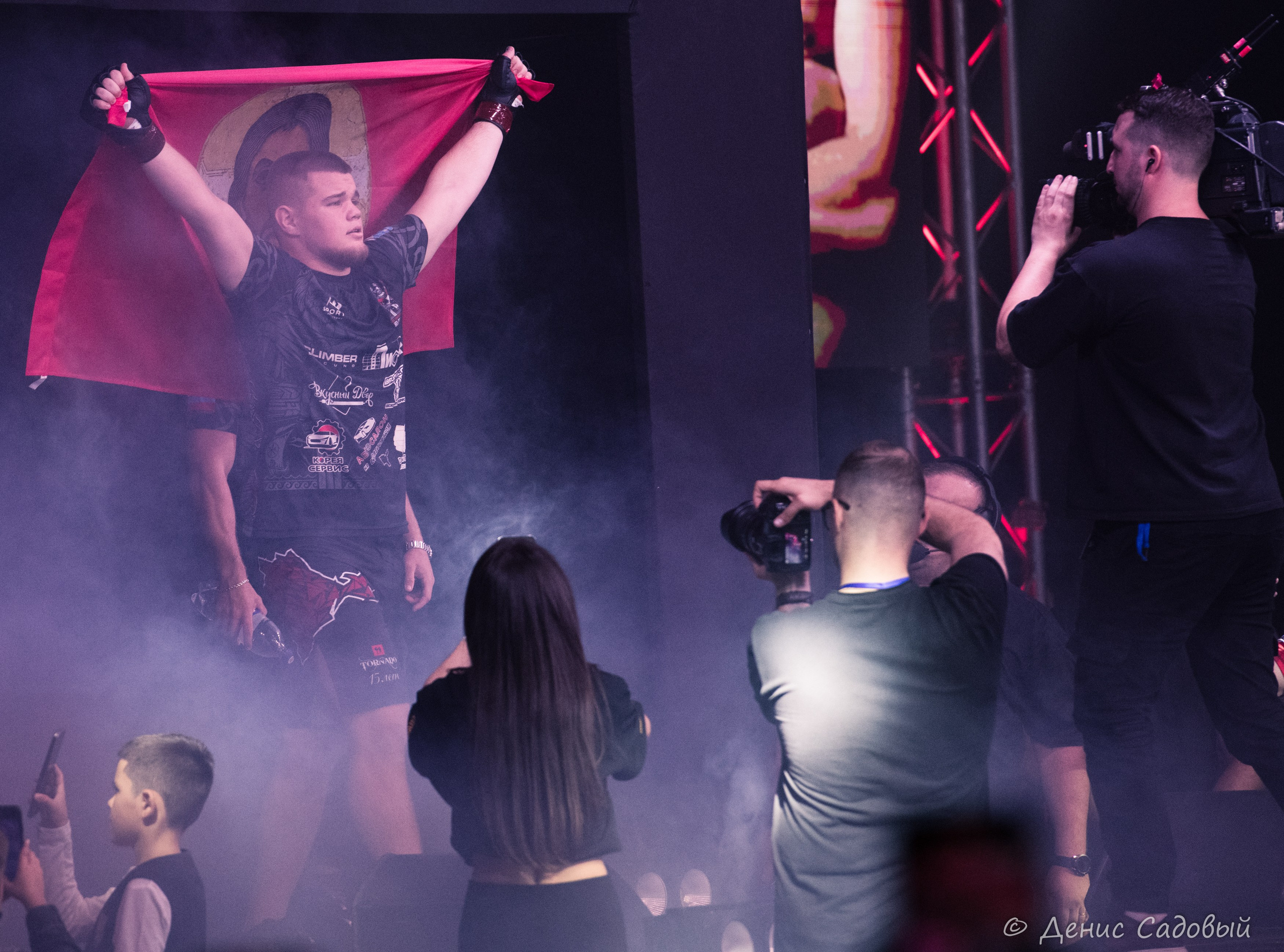 ММА Смешанные единоборства. Денис Садовый фотограф Севастополь. Фотографирую спорт, корпоративы, праздники, а также индивидуальные и семейные фотосессии