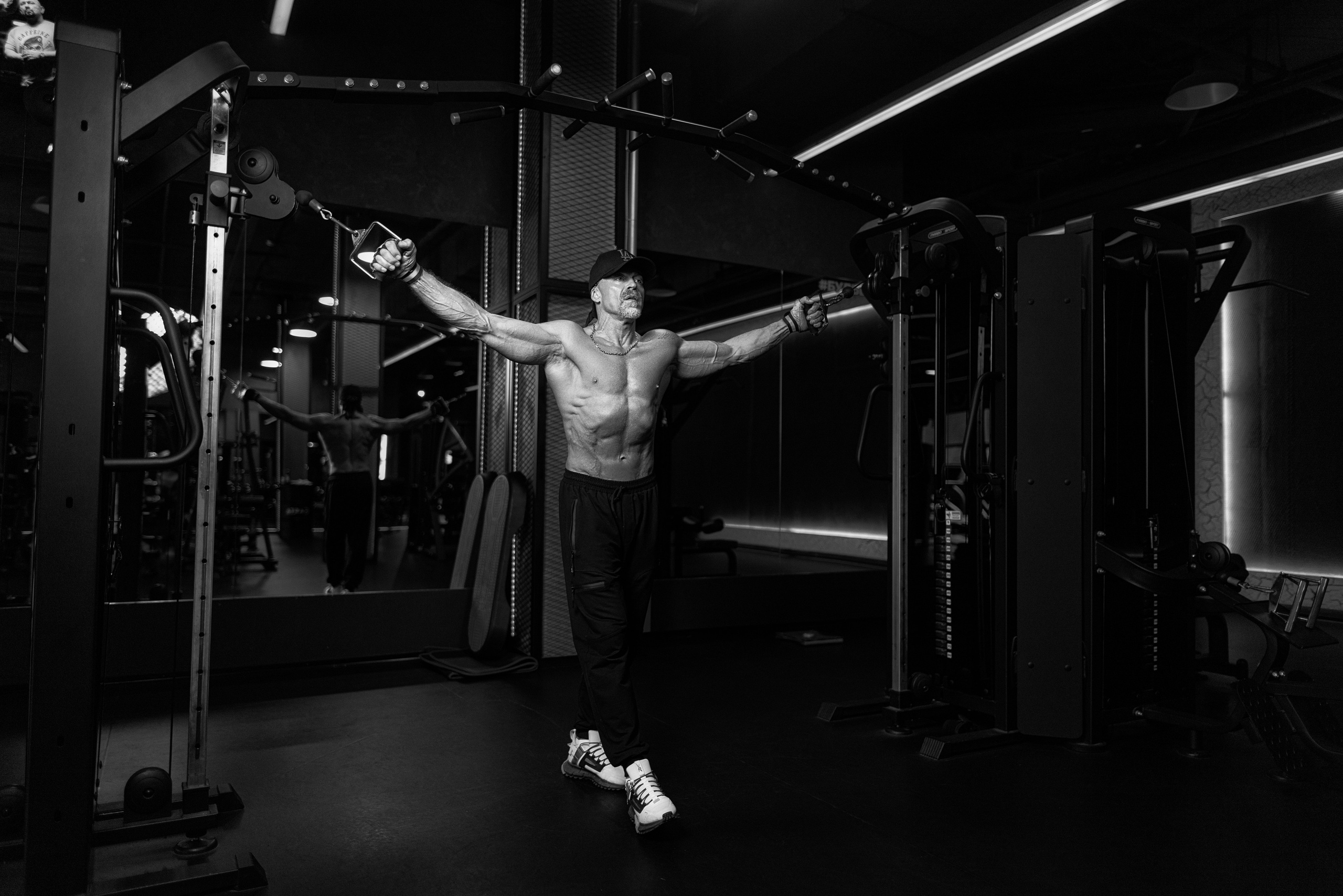 Съемка с Александром в тренажерном зале для контента. Дмитрий Шульгин, портретный фотограф в Воронеже