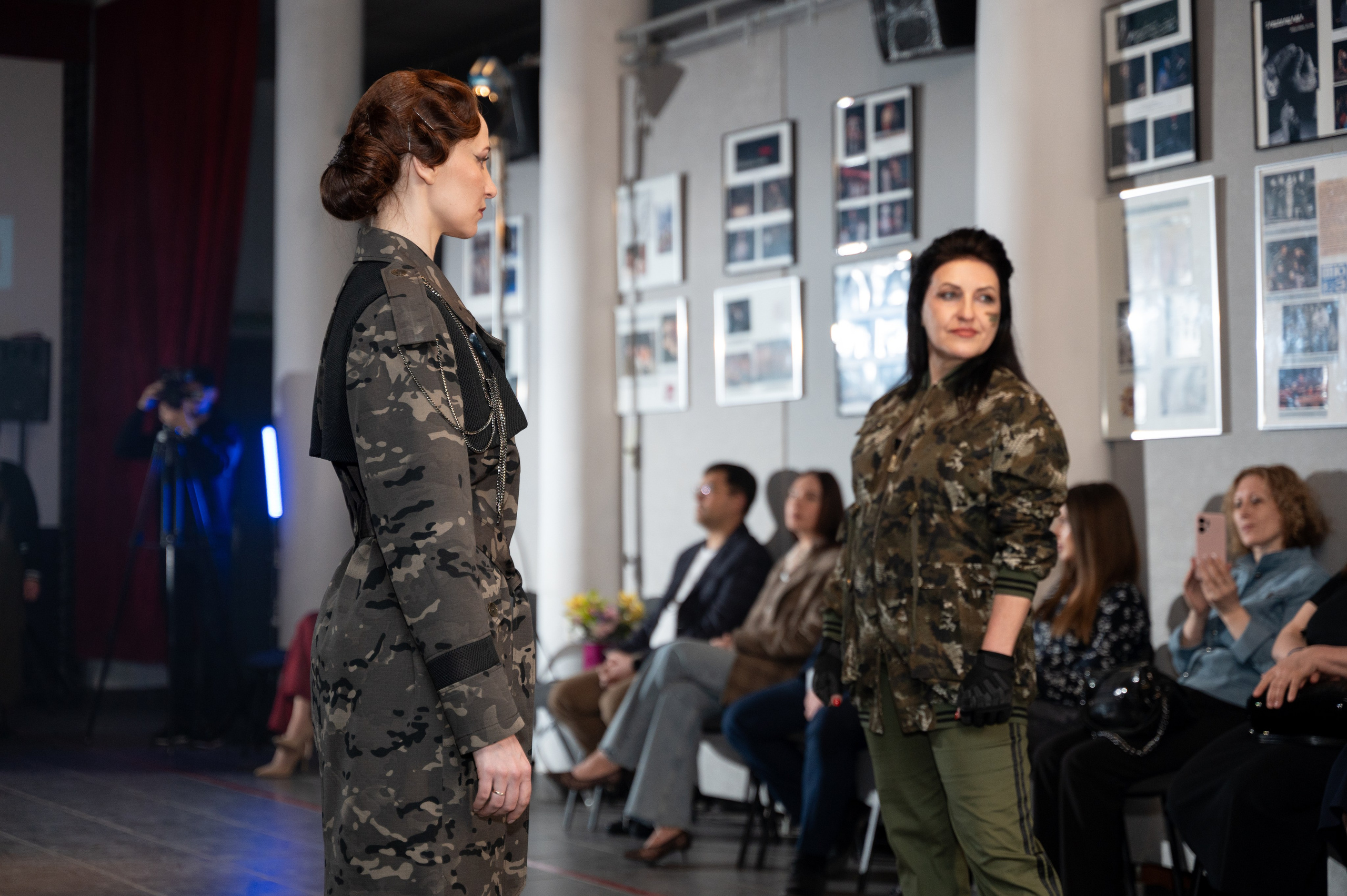 Закрытый показ милитари «Своя трансформация» дизайнера Юлии Бойченко | 24.04.2025. Фотограф в Омске Елизавета Кириллова