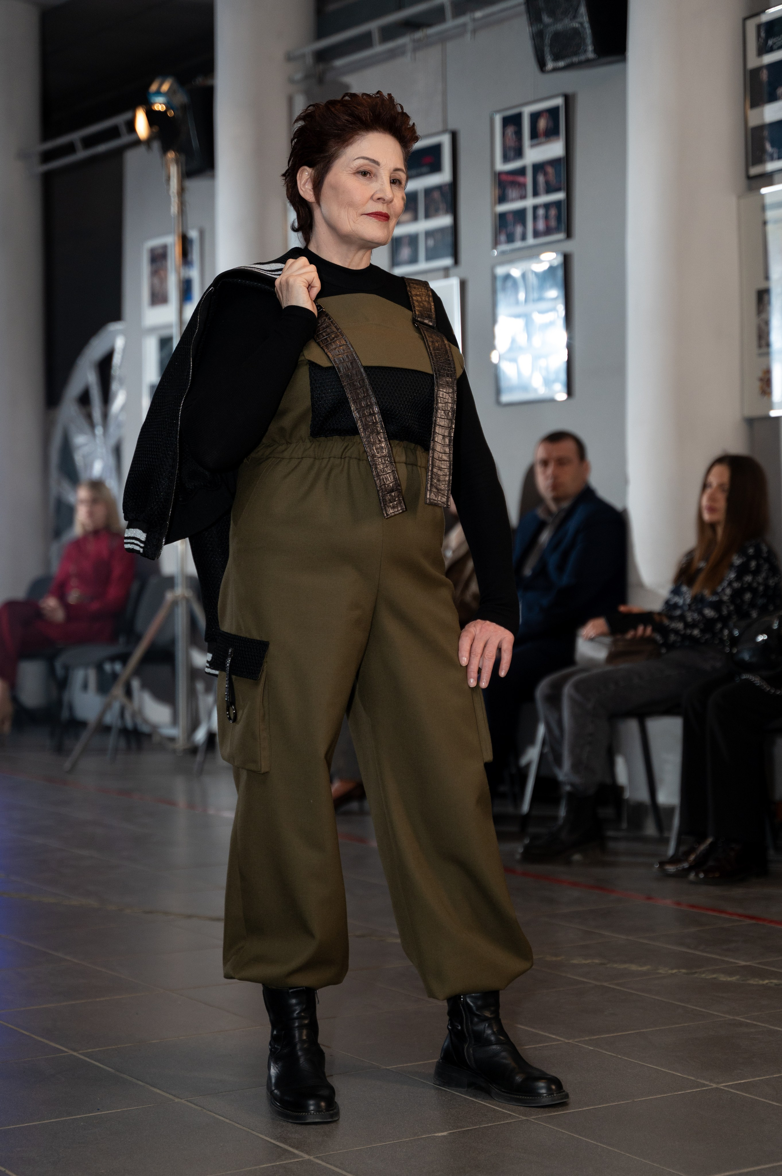 Закрытый показ милитари «Своя трансформация» дизайнера Юлии Бойченко | 24.04.2025. Фотограф в Омске Елизавета Кириллова