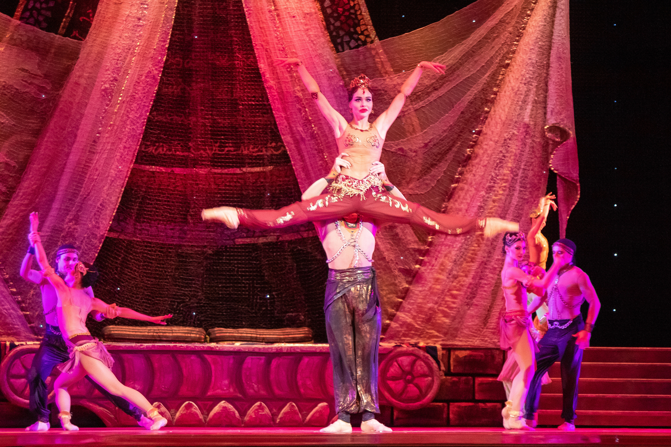 Кремлёвский балет. Тысяча и одна ночь. Балетный фотограф в Москве Галина Молчанова