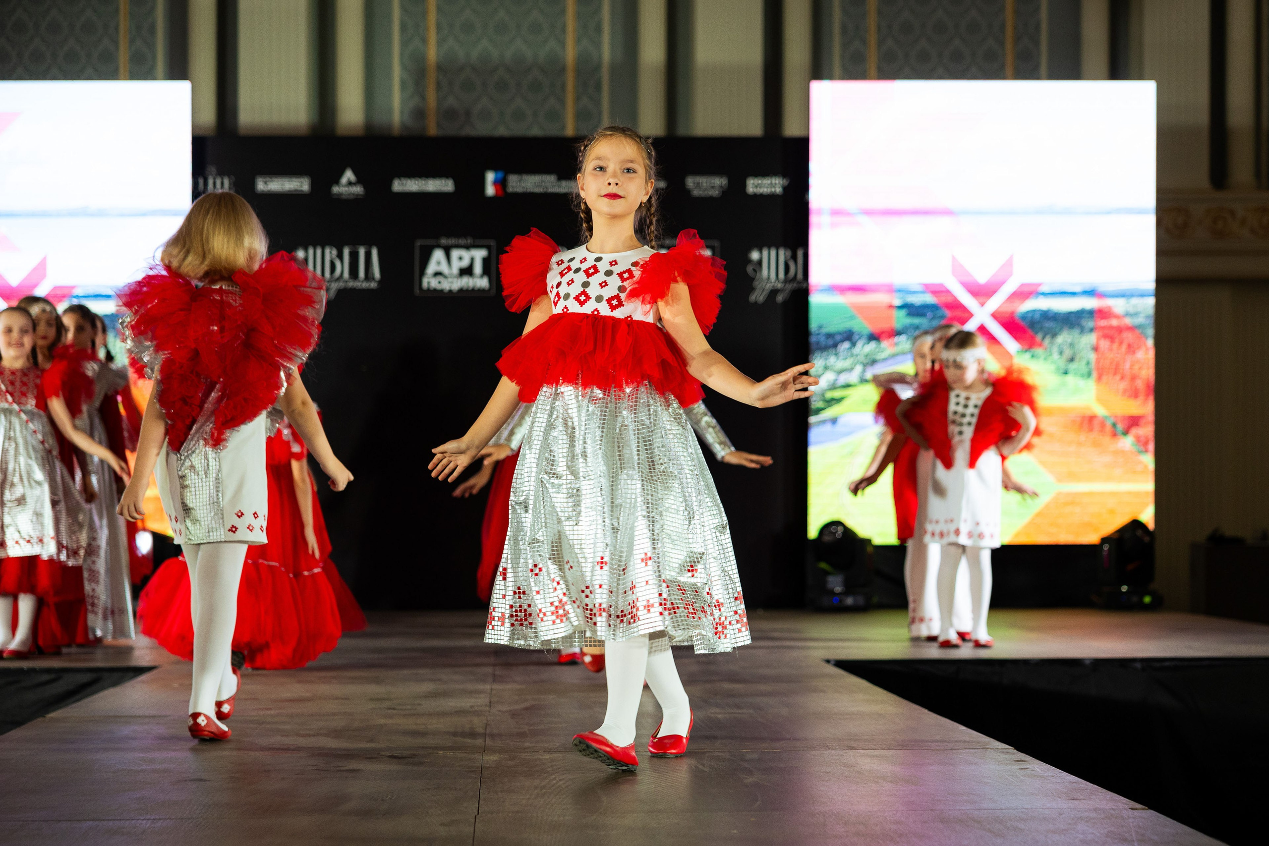 Арт-подиум «Цвета Удмуртии». Показ мод [25/10/24]. Фотограф Виноградов Константин