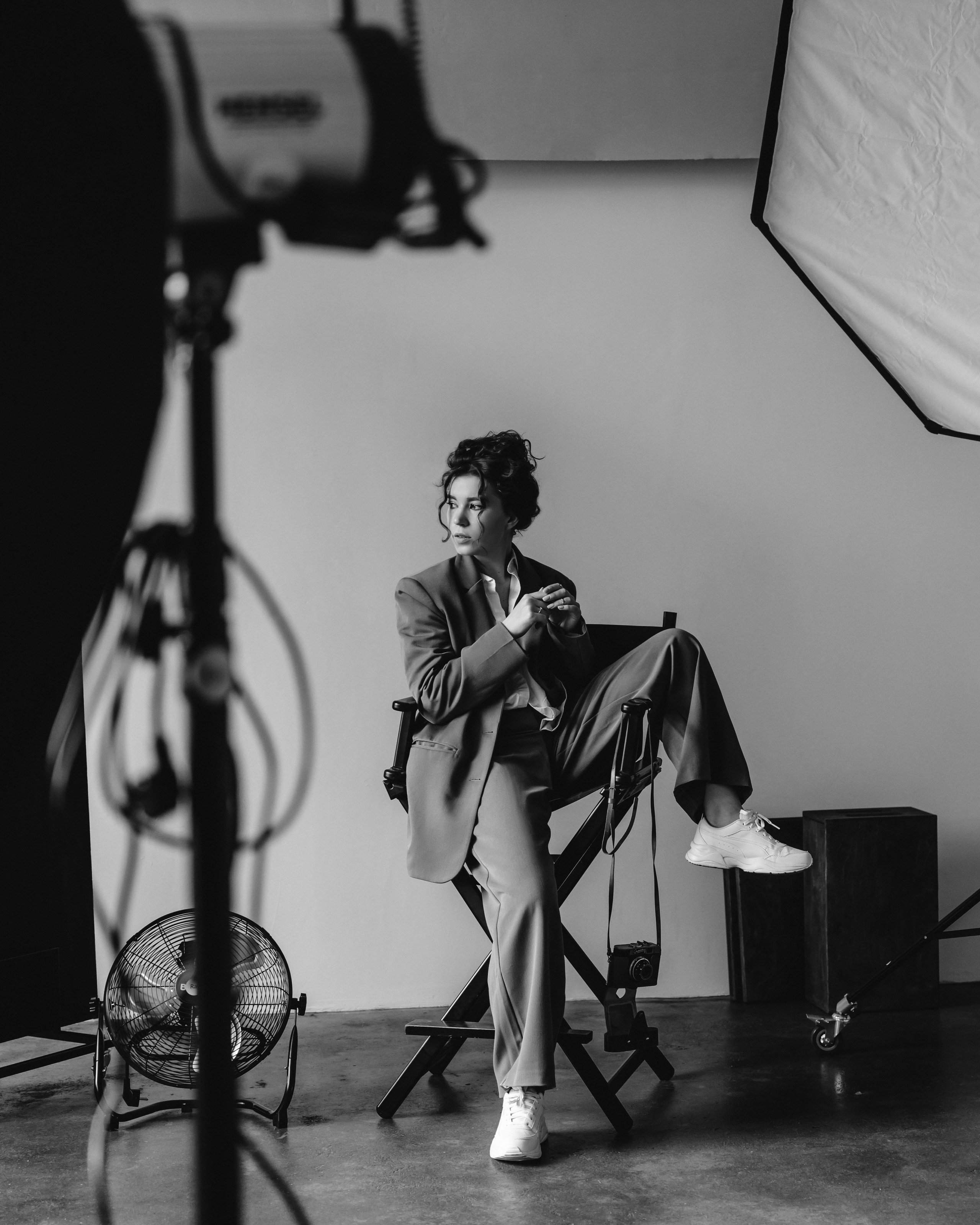 Позирование сидя. Профессиональный фотограф в Москве