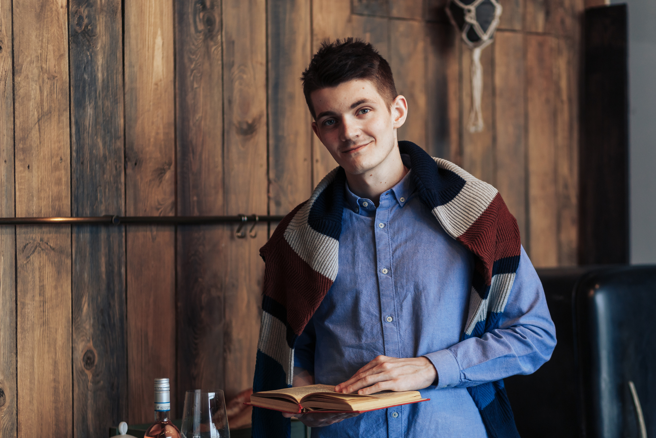 Мужской портрет в студии, фотограф в Калининграде. Фотосъемка и видеосъемка в Калининграде Liveemotion.pro