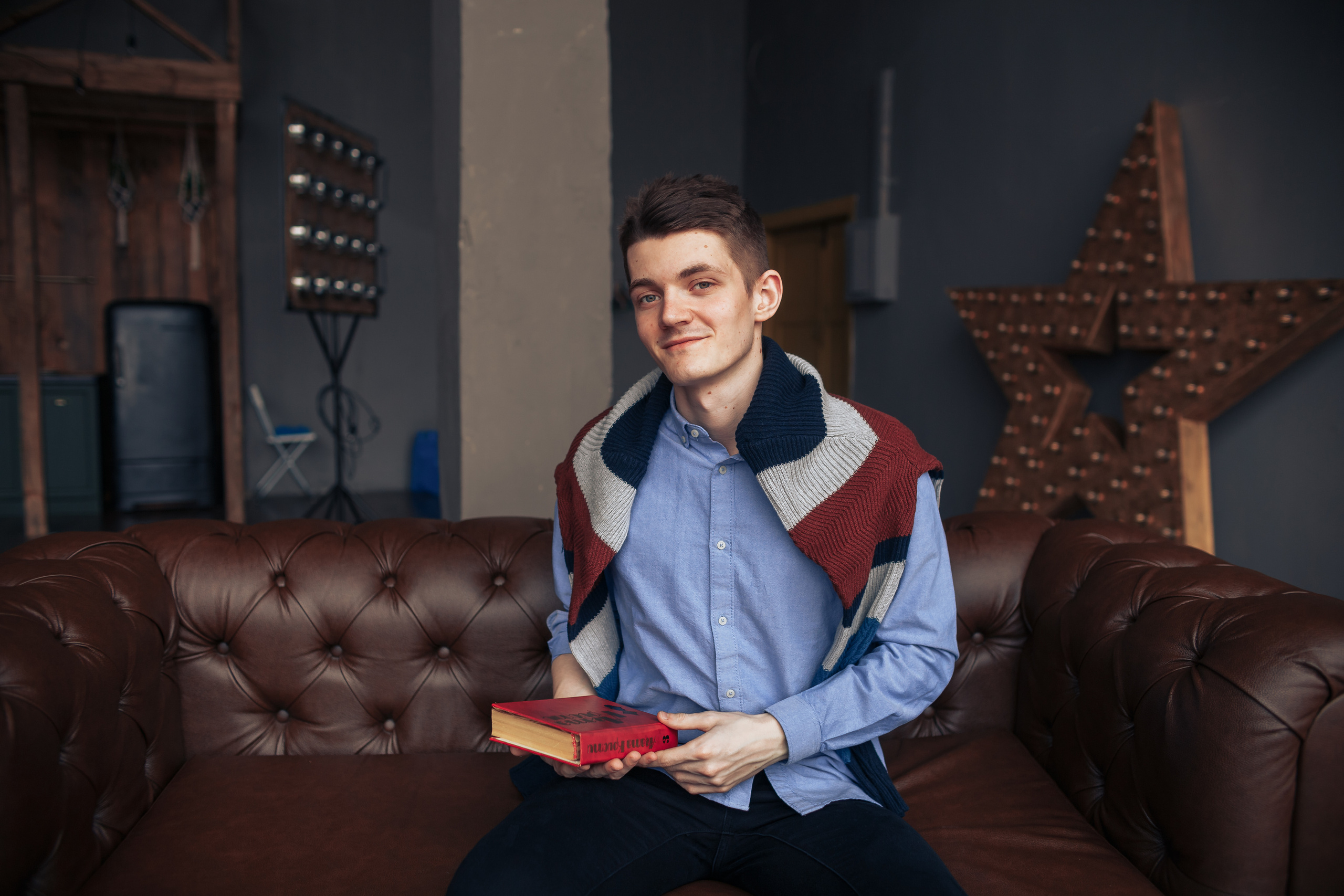 Мужской портрет в студии, фотограф в Калининграде. Фотосъемка и видеосъемка в Калининграде Liveemotion.pro