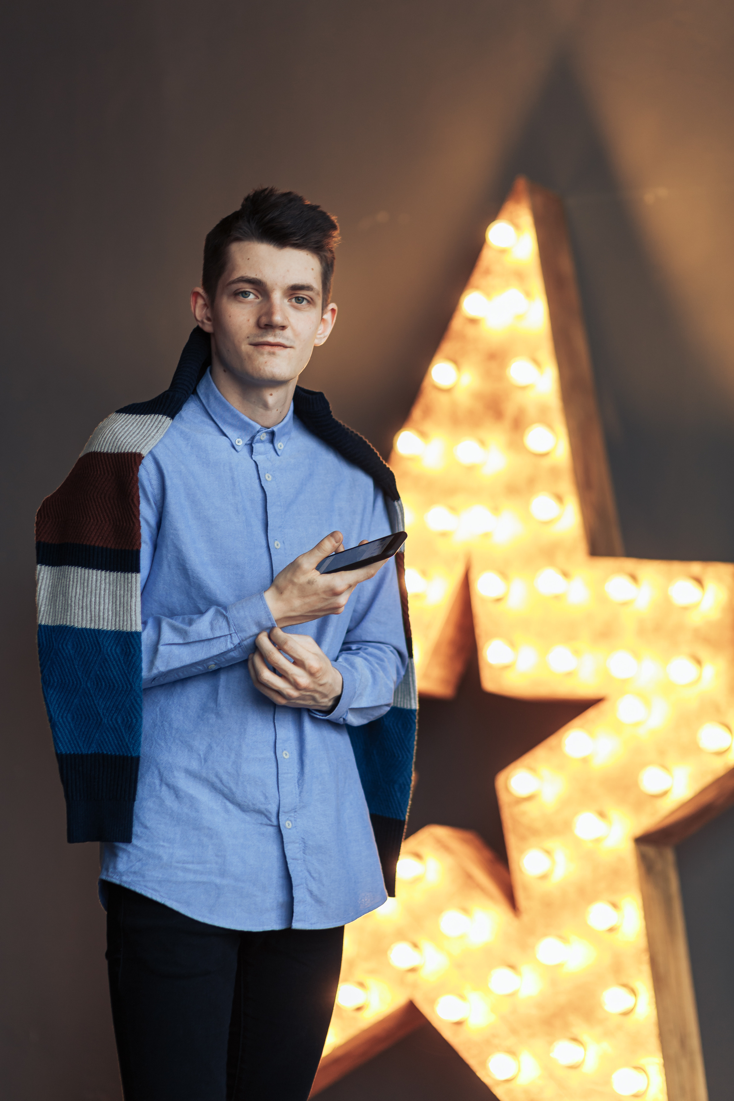 Мужской портрет в студии, фотограф в Калининграде. Фотосъемка и видеосъемка в Калининграде Liveemotion.pro