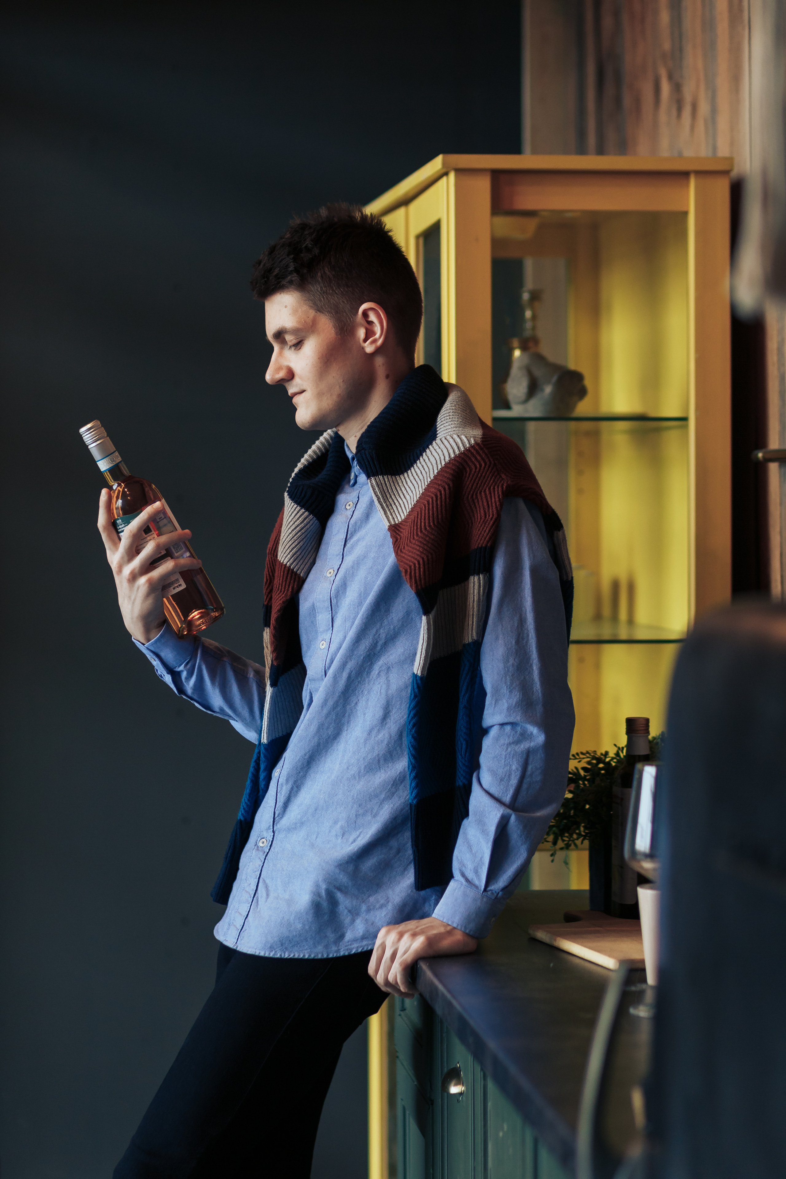 Мужской портрет в студии, фотограф в Калининграде. Фотосъемка и видеосъемка в Калининграде Liveemotion.pro