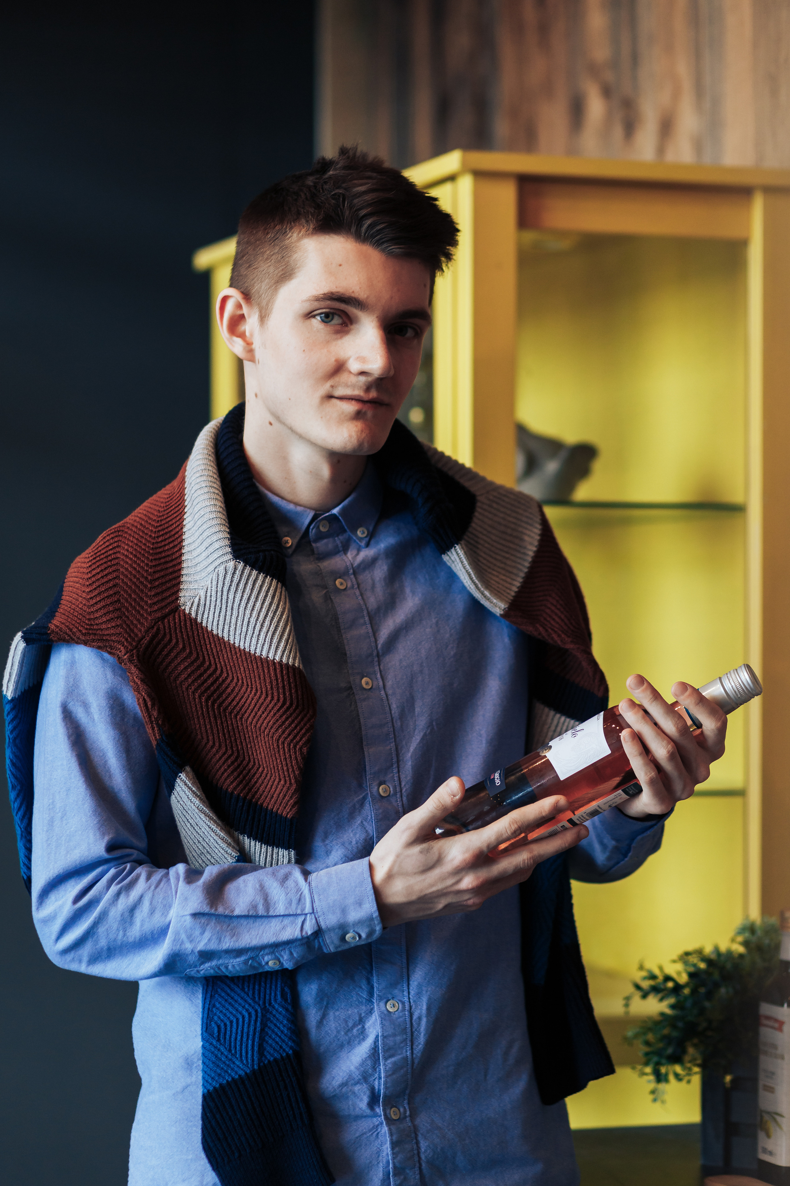 Мужской портрет в студии, фотограф в Калининграде. Фотосъемка и видеосъемка в Калининграде Liveemotion.pro