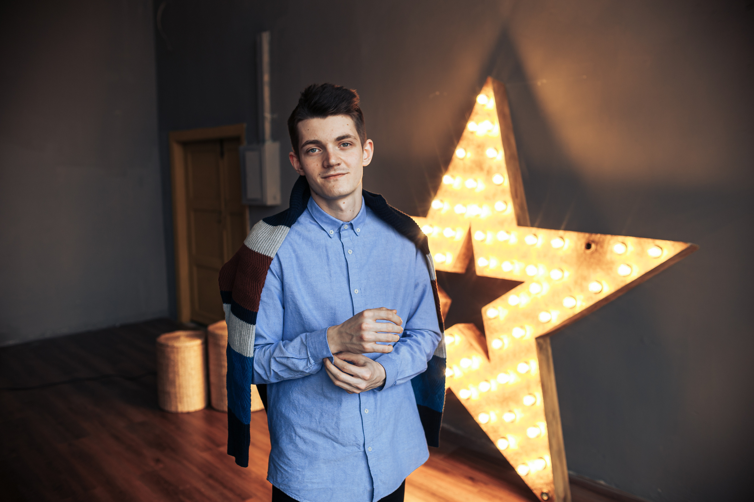 Мужской портрет в студии, фотограф в Калининграде. Фотосъемка и видеосъемка в Калининграде Liveemotion.pro