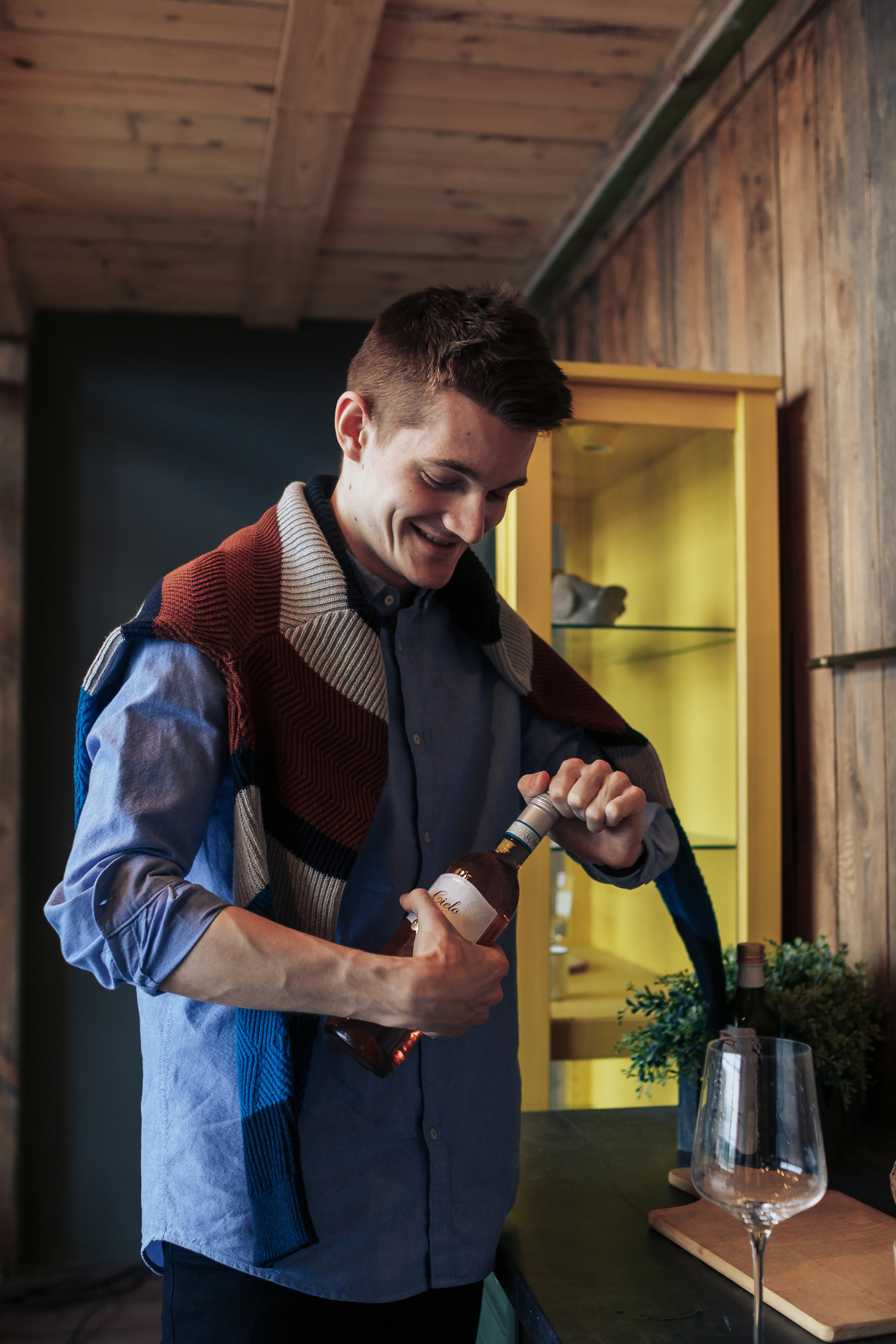 Мужской портрет в студии, фотограф в Калининграде. Фотосъемка и видеосъемка в Калининграде Liveemotion.pro