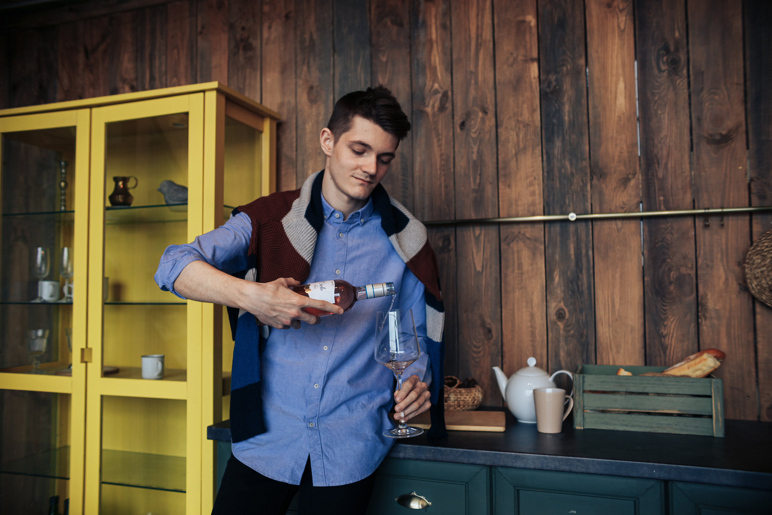 Мужской портрет в студии, фотограф в Калининграде. Фотосъемка и видеосъемка в Калининграде Liveemotion.pro