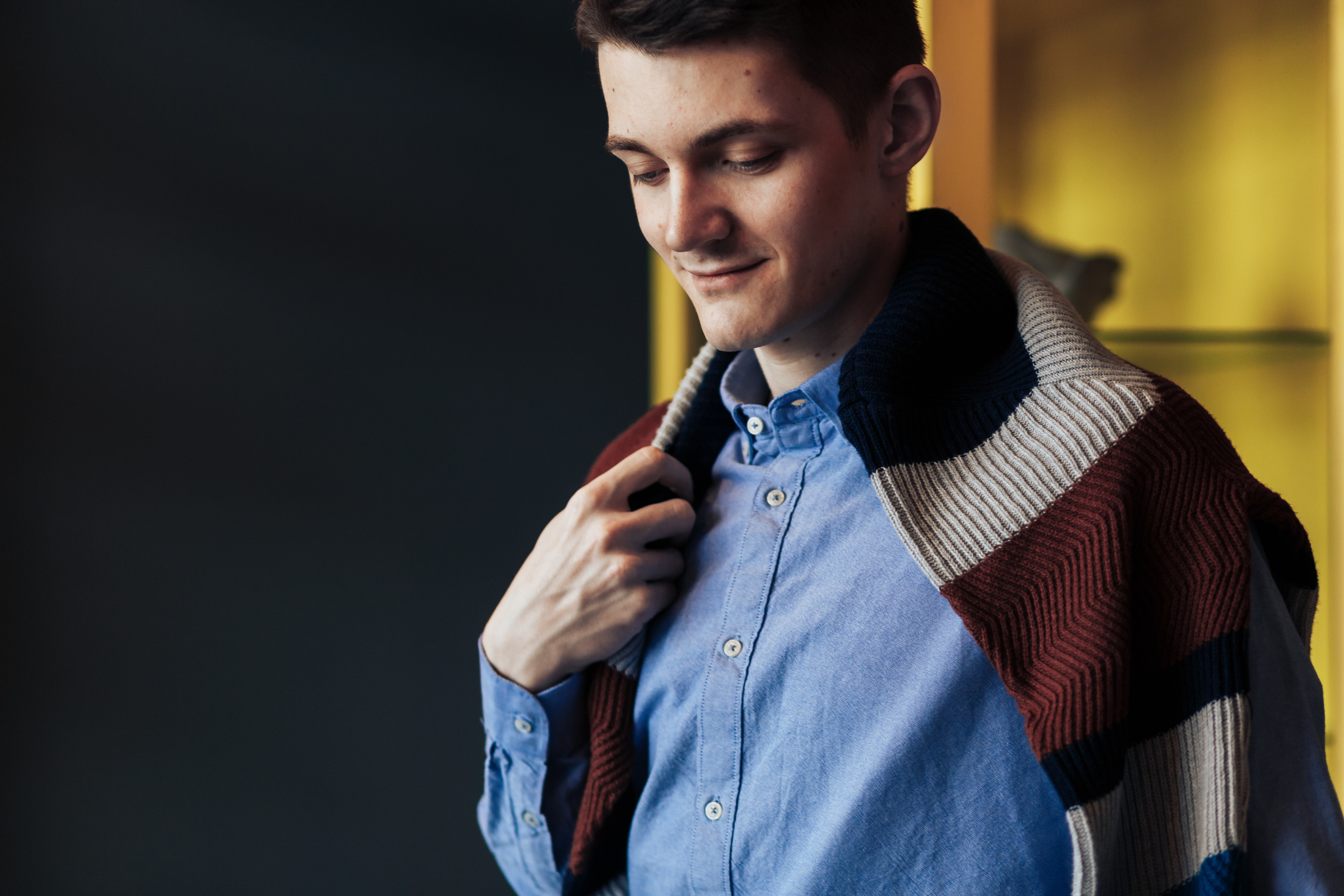 Мужской портрет в студии, фотограф в Калининграде. Фотосъемка и видеосъемка в Калининграде Liveemotion.pro