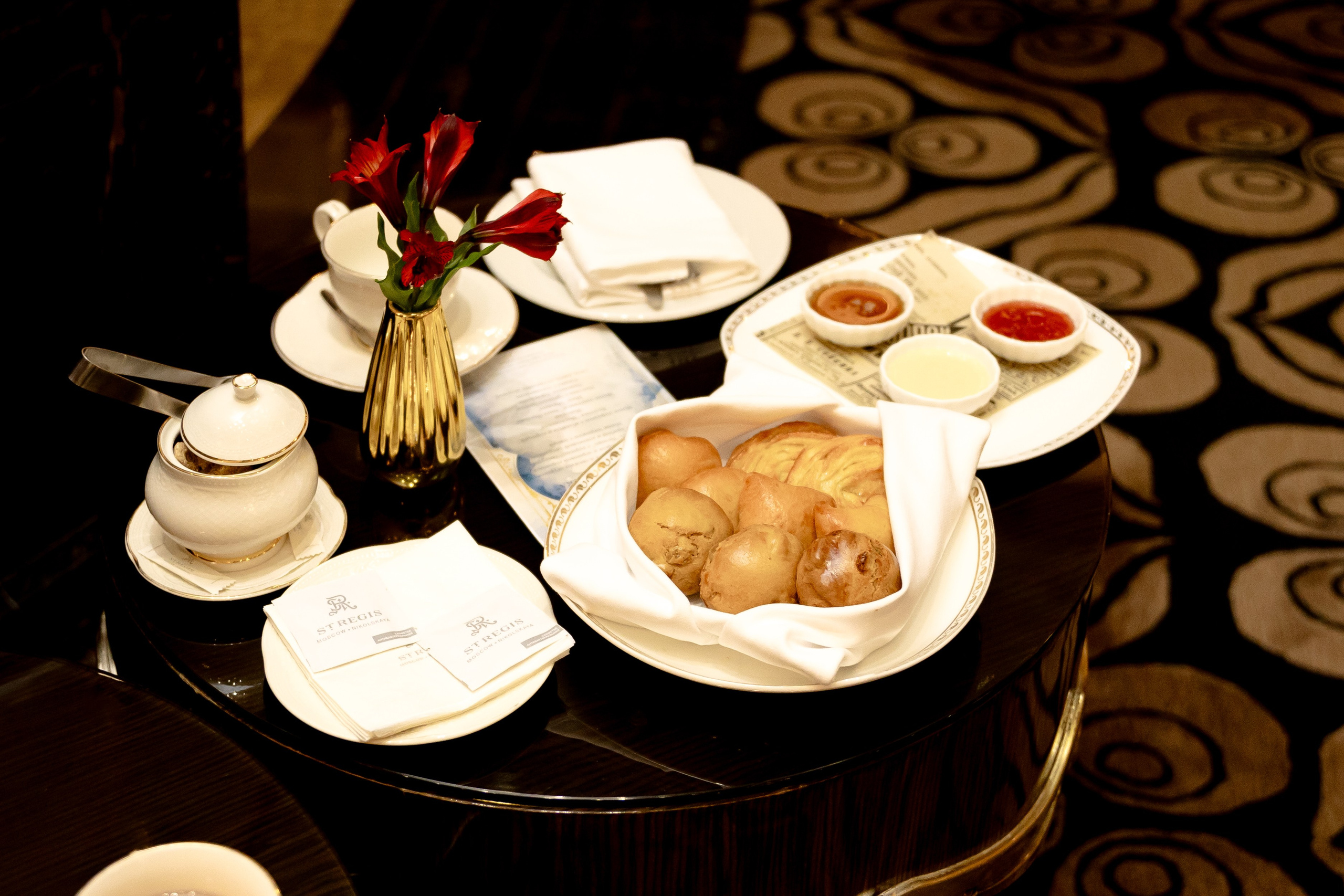 Чайная церемония в отеле «ST REGIS MOSCOW». Свадебный/Портретный фотограф снимаю в Москве