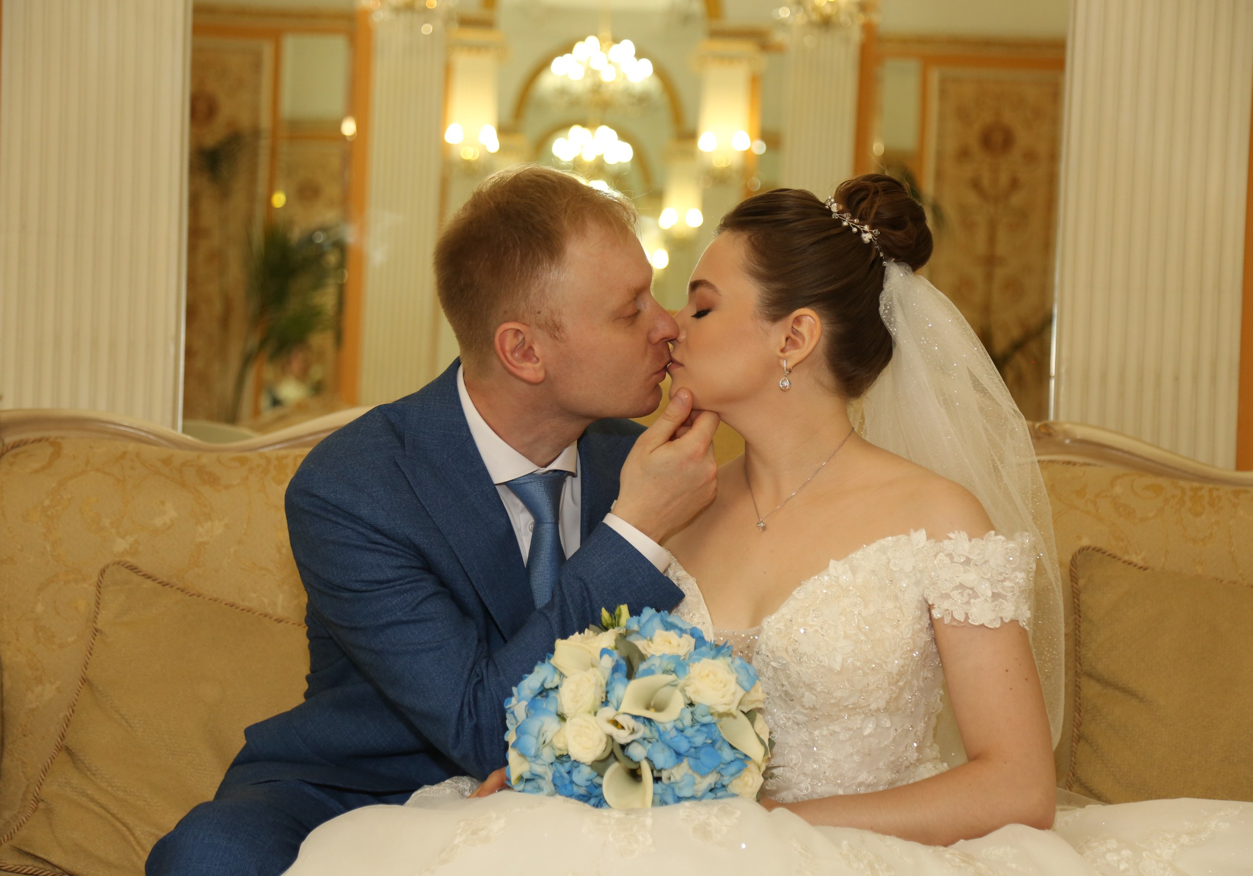 В ЗАГСе Грибоедовском свадебная фотосессия в Москве прошла для Александра и Евгении. Фотосессия в студии в Москве от профессионального фотографа услуги по доступным ценам