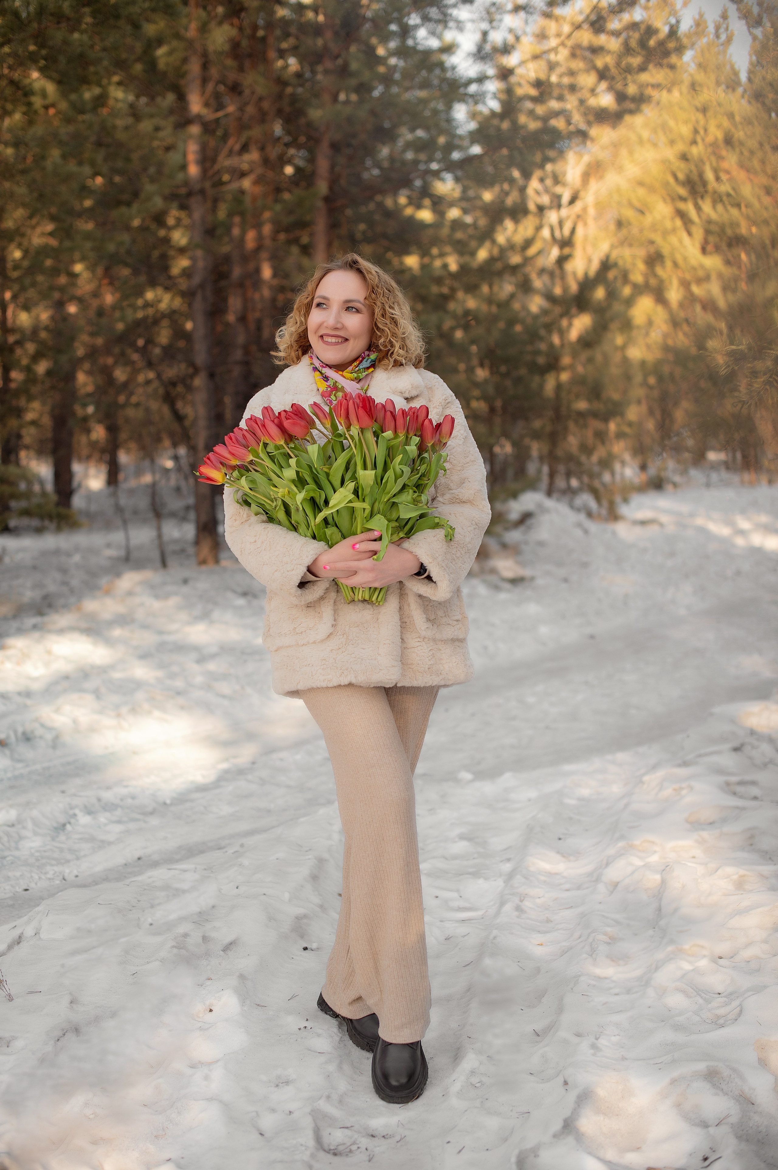 Ира тюльпаны в снегу. Фотограф Виктория Воронина