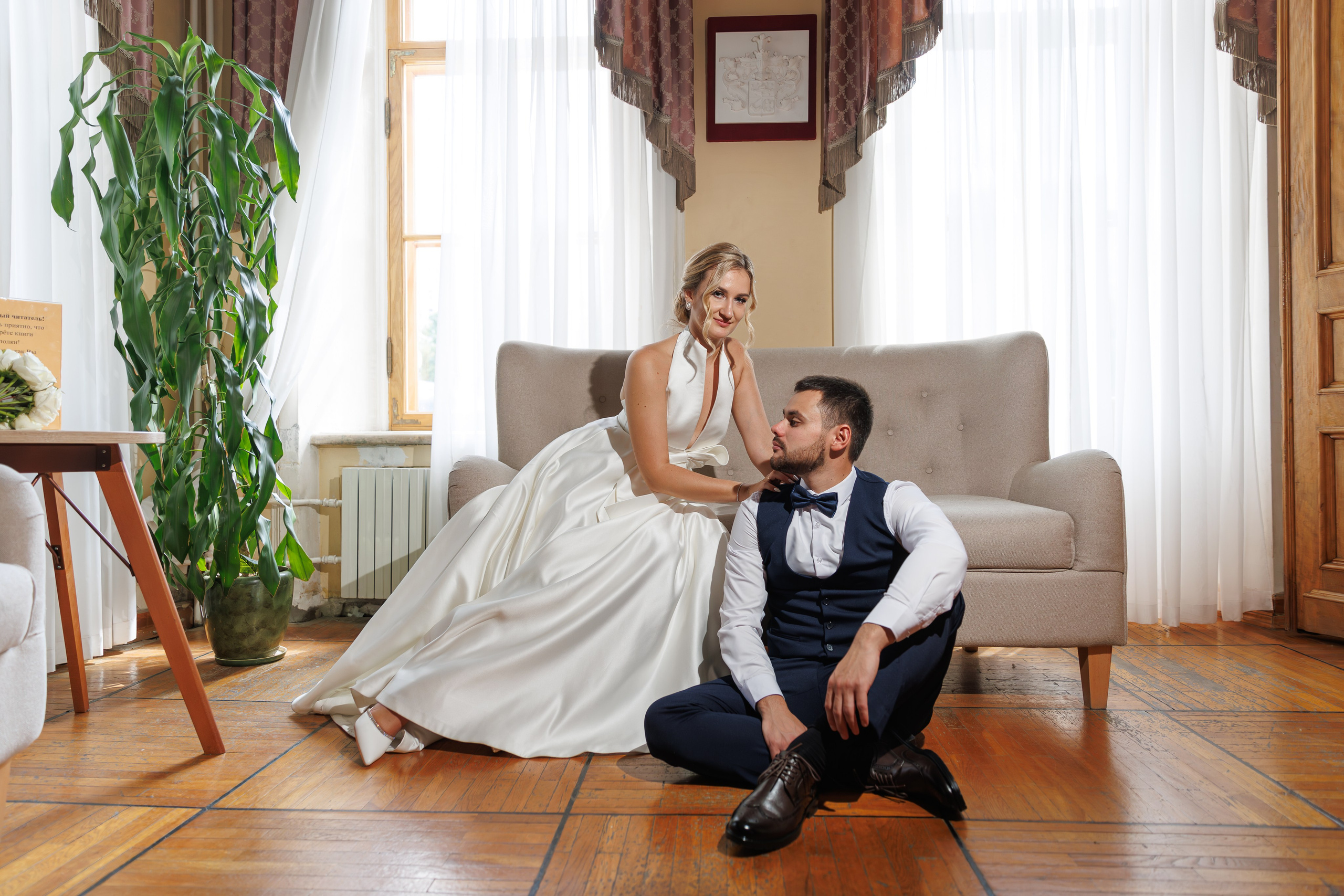 Свадебная фотосессия в библиотеке-читальне им А. С. Пушкина. Свадебный фотограф Москва и МО Сергей Киржаев