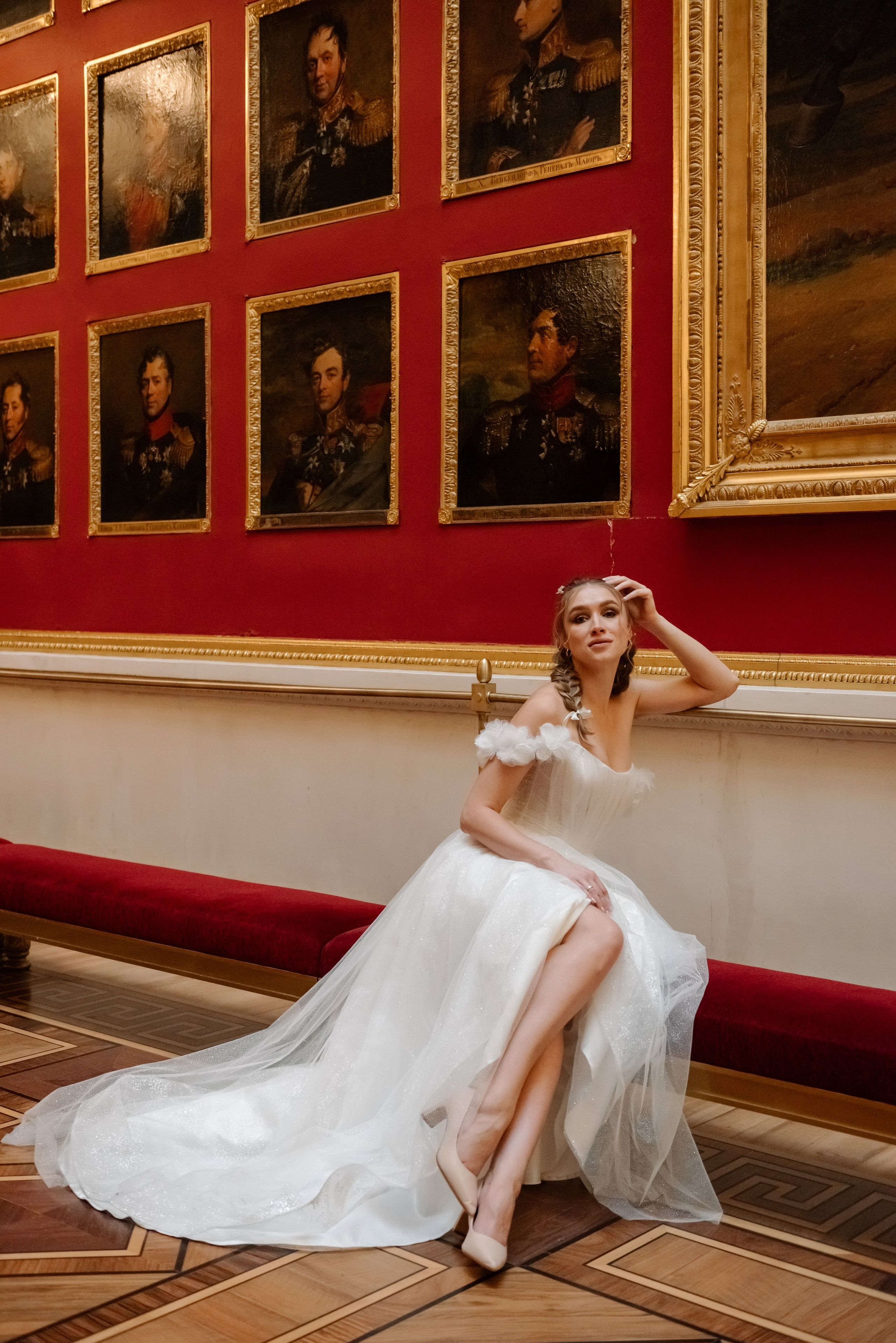 В залах лучшего музея. Свадебный и сеейный фотограф в Санкт-Петербурге Елена Худякова