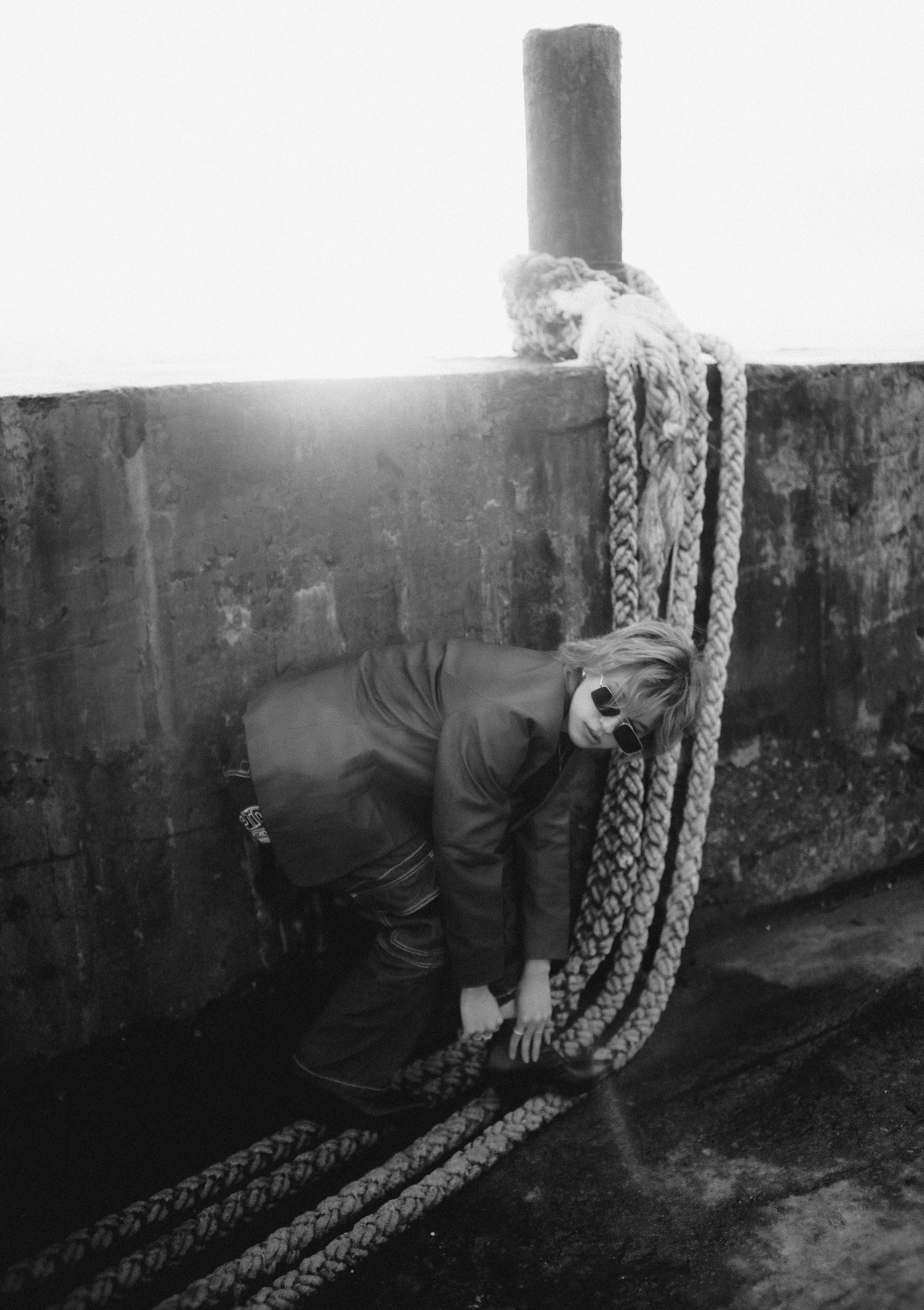 Вика среди заброшенных кораблей. Главная