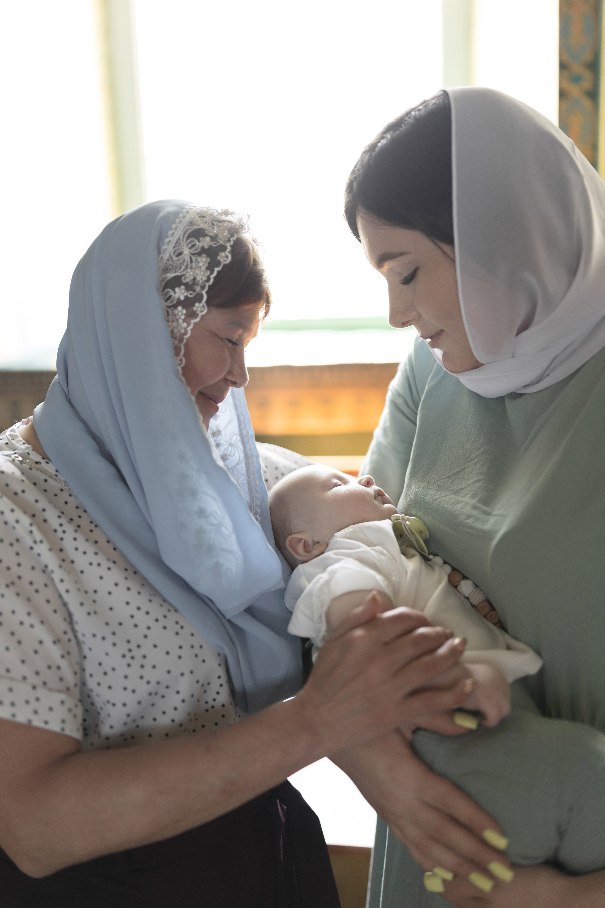 Крещение Егора в Николаевской церкви. Анастасия Безуглова- свадебный фотограф в Таганроге