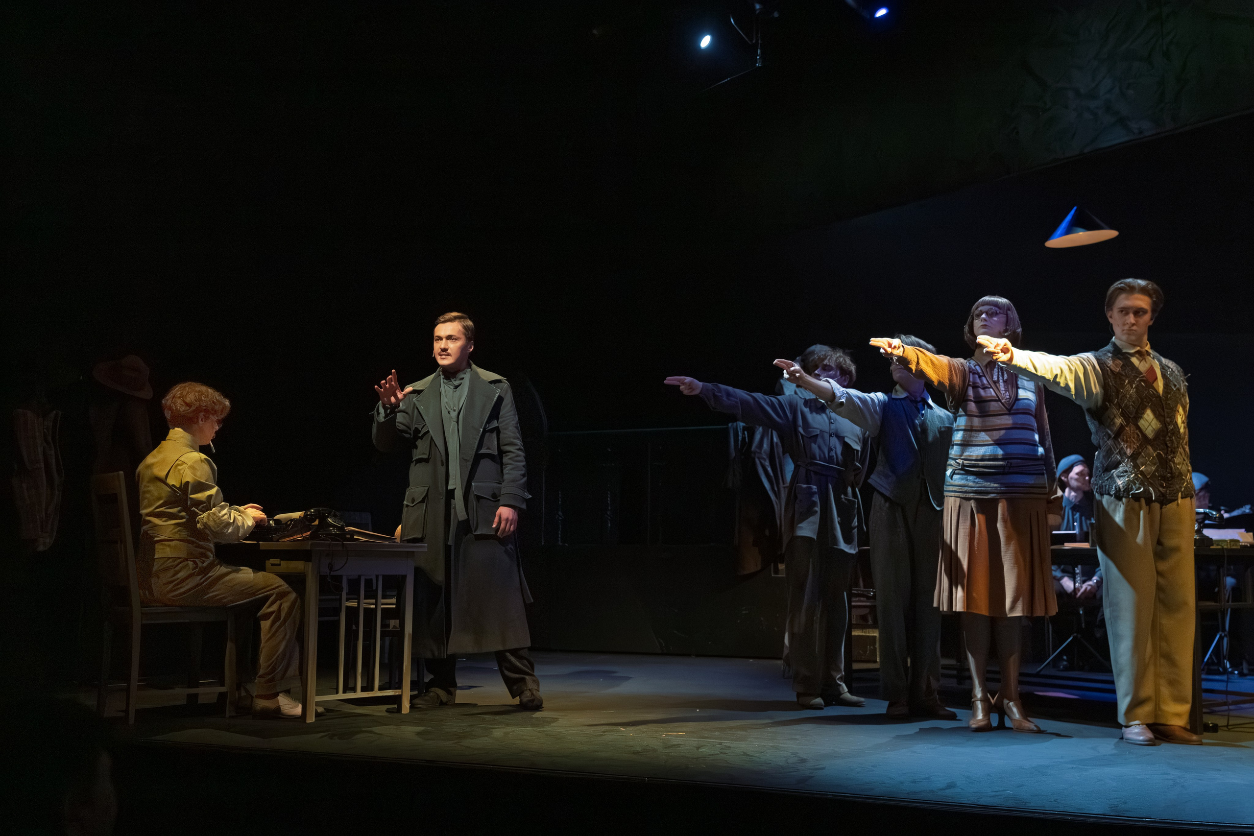 Театр Терезы Дуровой: Кто Есенин?. Сайт фотографа Сергея Абрамова