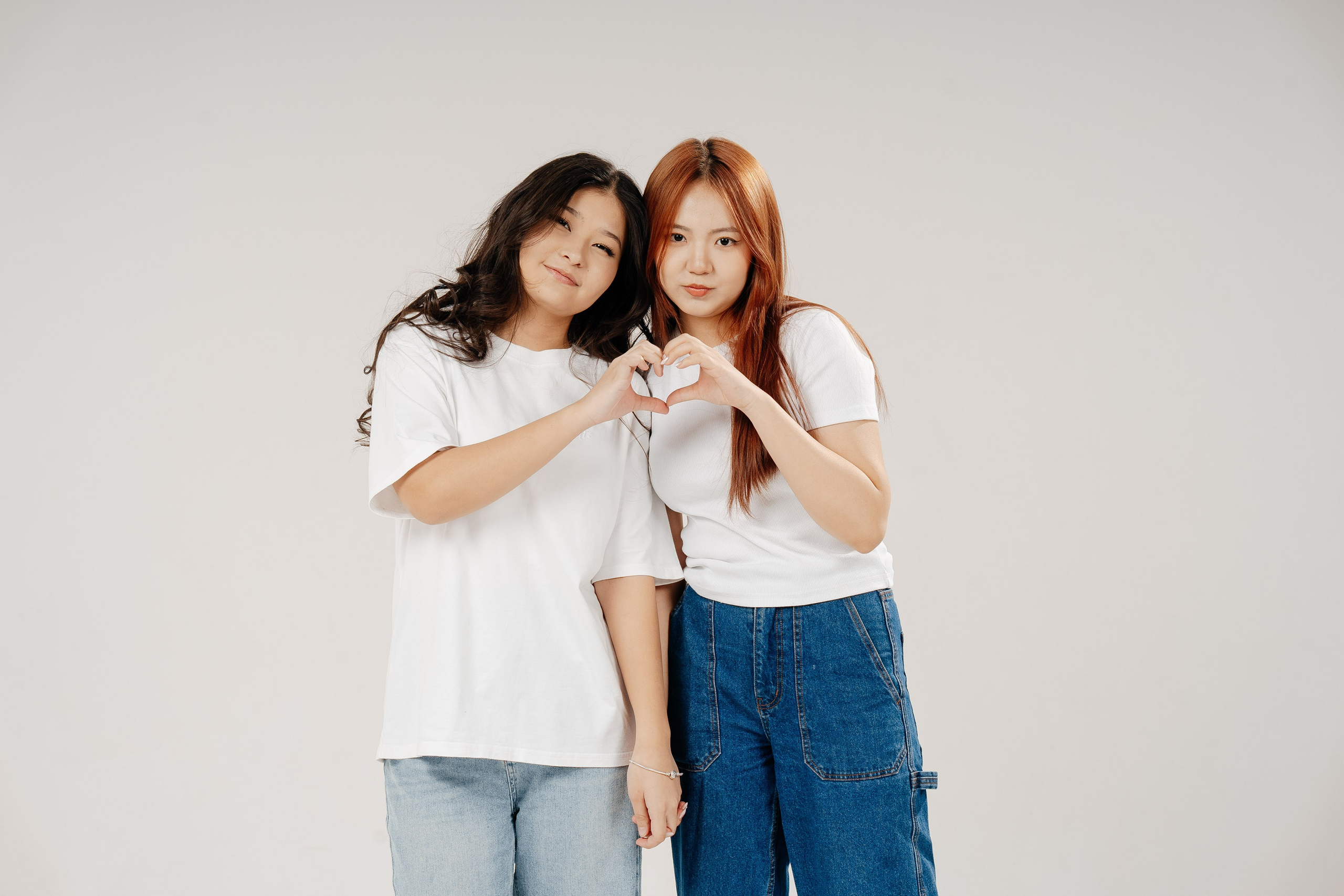 По двое. Выпускные альбомы в Нур-Султане (Астана) и по всему Казахстану