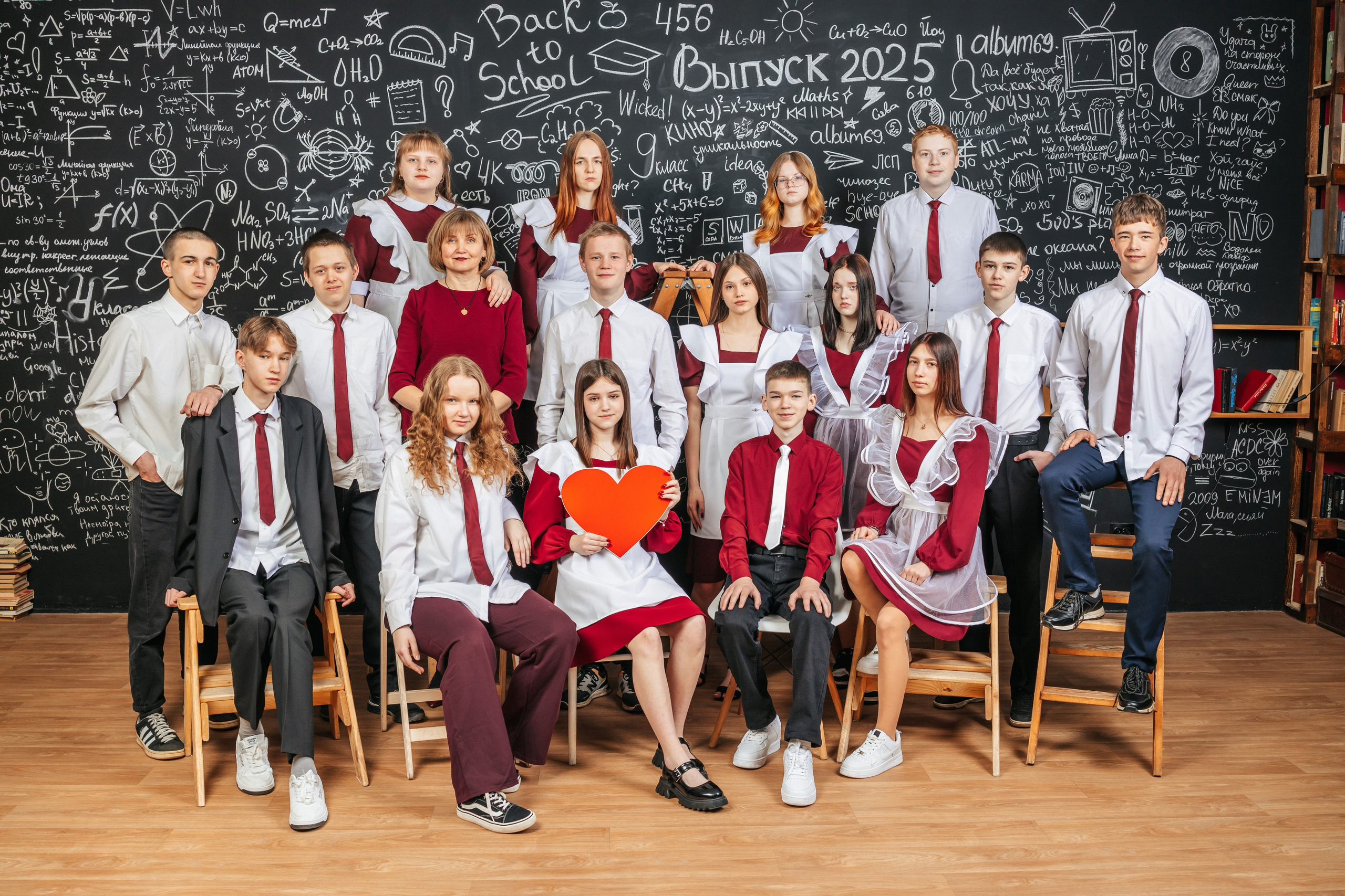 Студия школьной фотографии. Фотостудия выпускных альбомов в Твери. Студия школьной фотографии в Твери. Выпускные альбомы в Твери