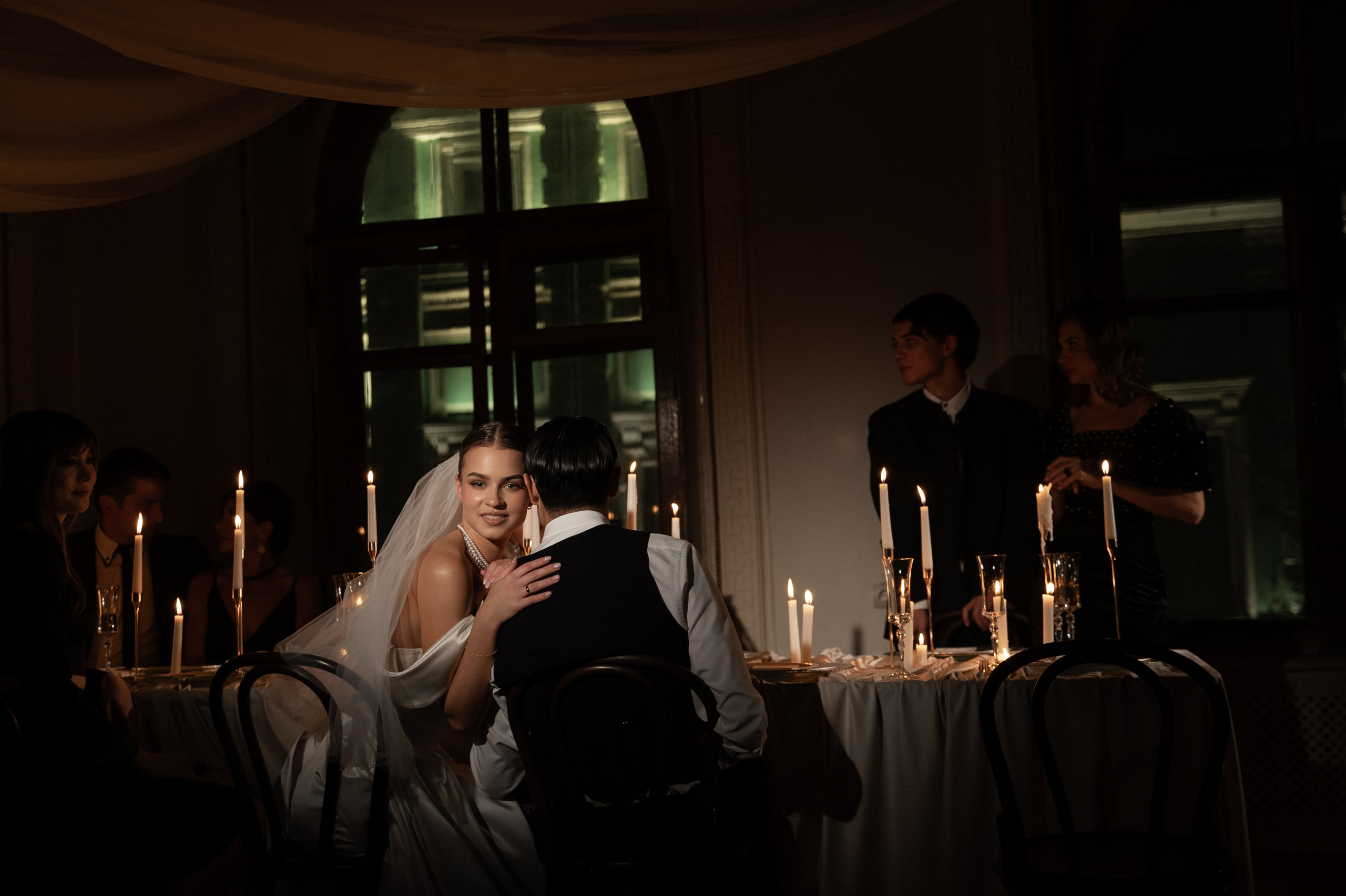 Камерный свадебный ужин при свечах в старинном особняке в фотостудии 21. Kult. Ярослава Ерина — свадебный фотограф в Москве
