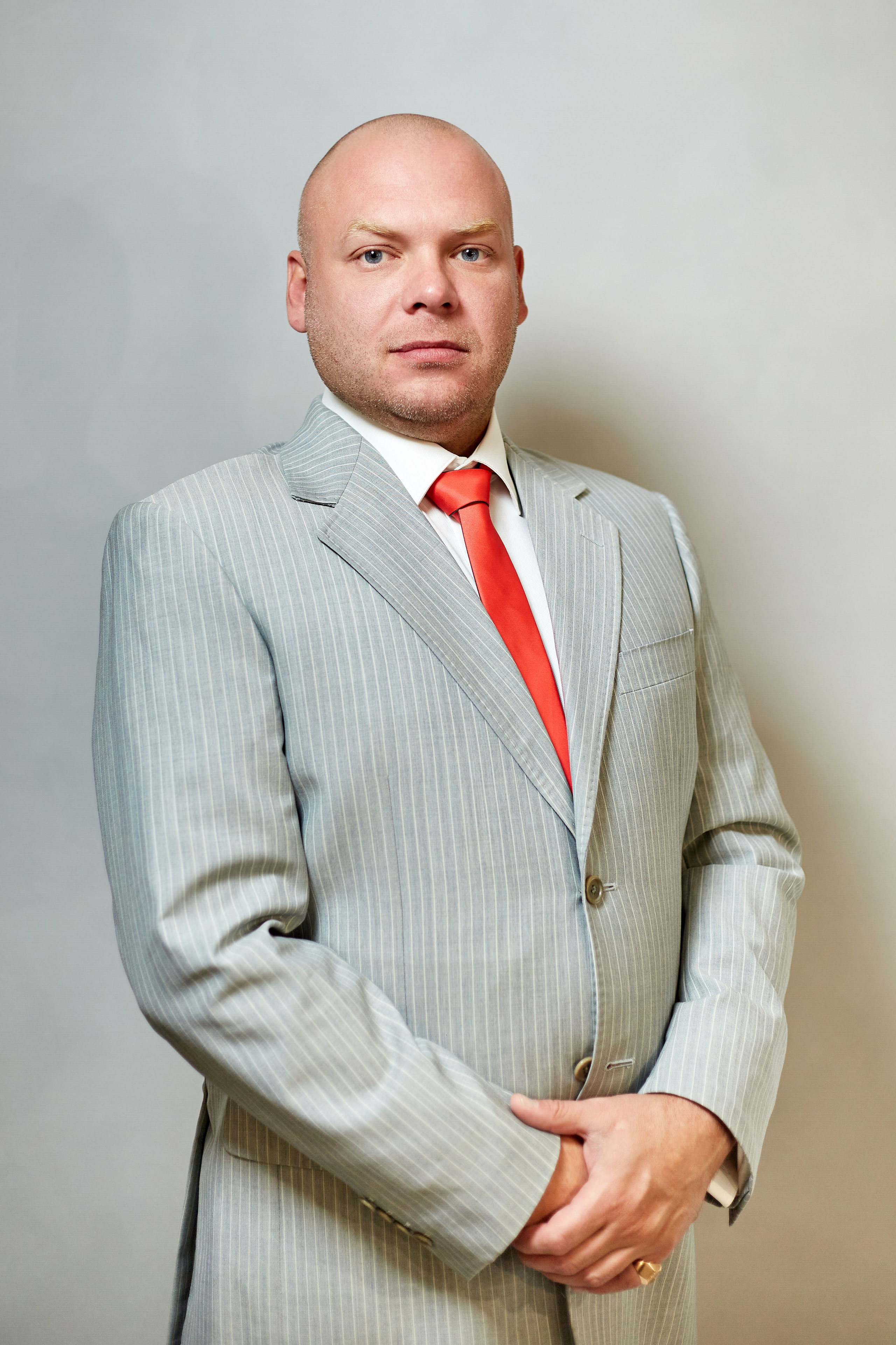 Бизнес-портрет в студии (Пенза) — профессиональная фотосессия для личного бренда и резюме. Деловой портрет в Пензе — фотосъемка для LinkedIn, сайта компании и соцсетей. Профессиональный бизнес-портрет в Пензе — фотосессия в деловом стиле с ретушью. Корпоративный портрет в Пензе — студийная съемка для предпринимателей и компаний. Фото для резюме и делового профиля (Пенза) — строгий стиль, естественный свет, профессиональная обработка.