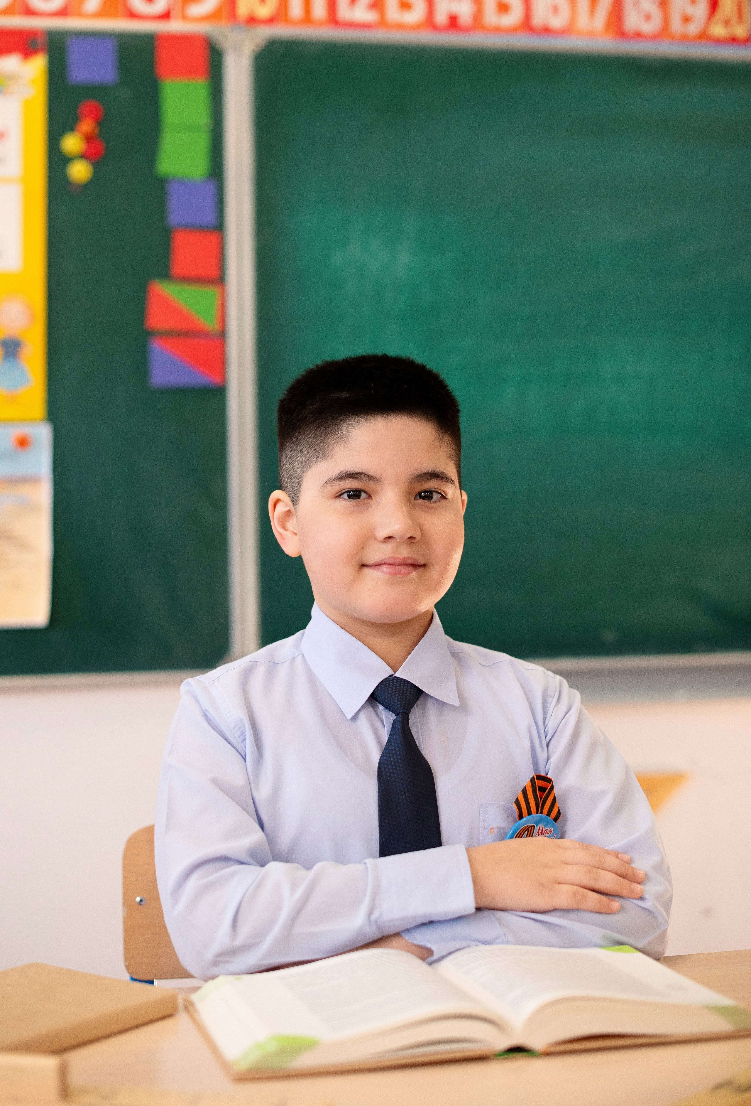 Памятные снимки учащихся младших и старших классов в Сургуте и Нефтеюганске — профессиональное портфолио детской и школьной фотографии.