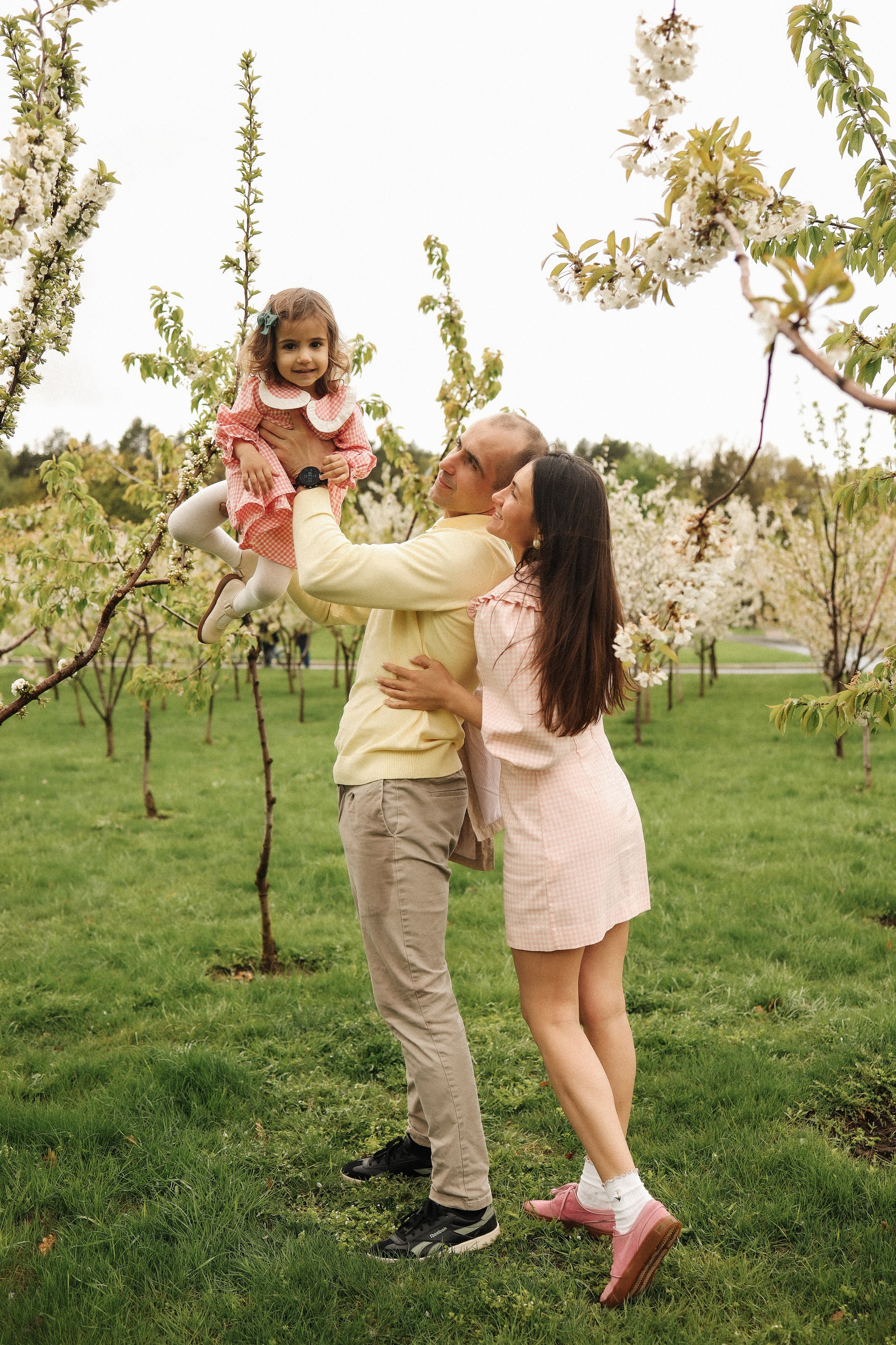 День рождения в цветущем саду. Семейный и lovestory фотограф в Москве Светлана Коняхина